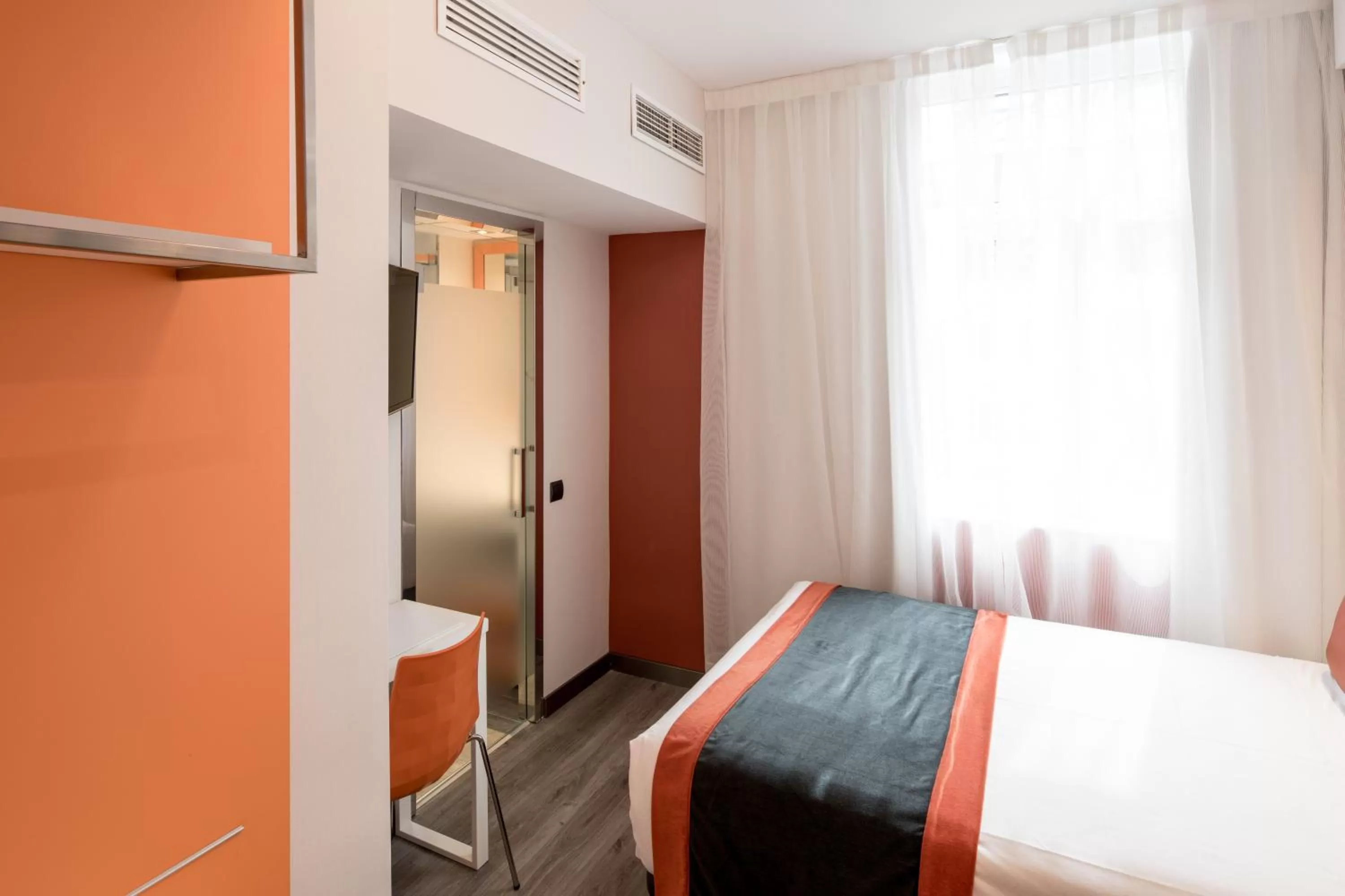 Photo of the whole room, Bed in Catalonia Mikado