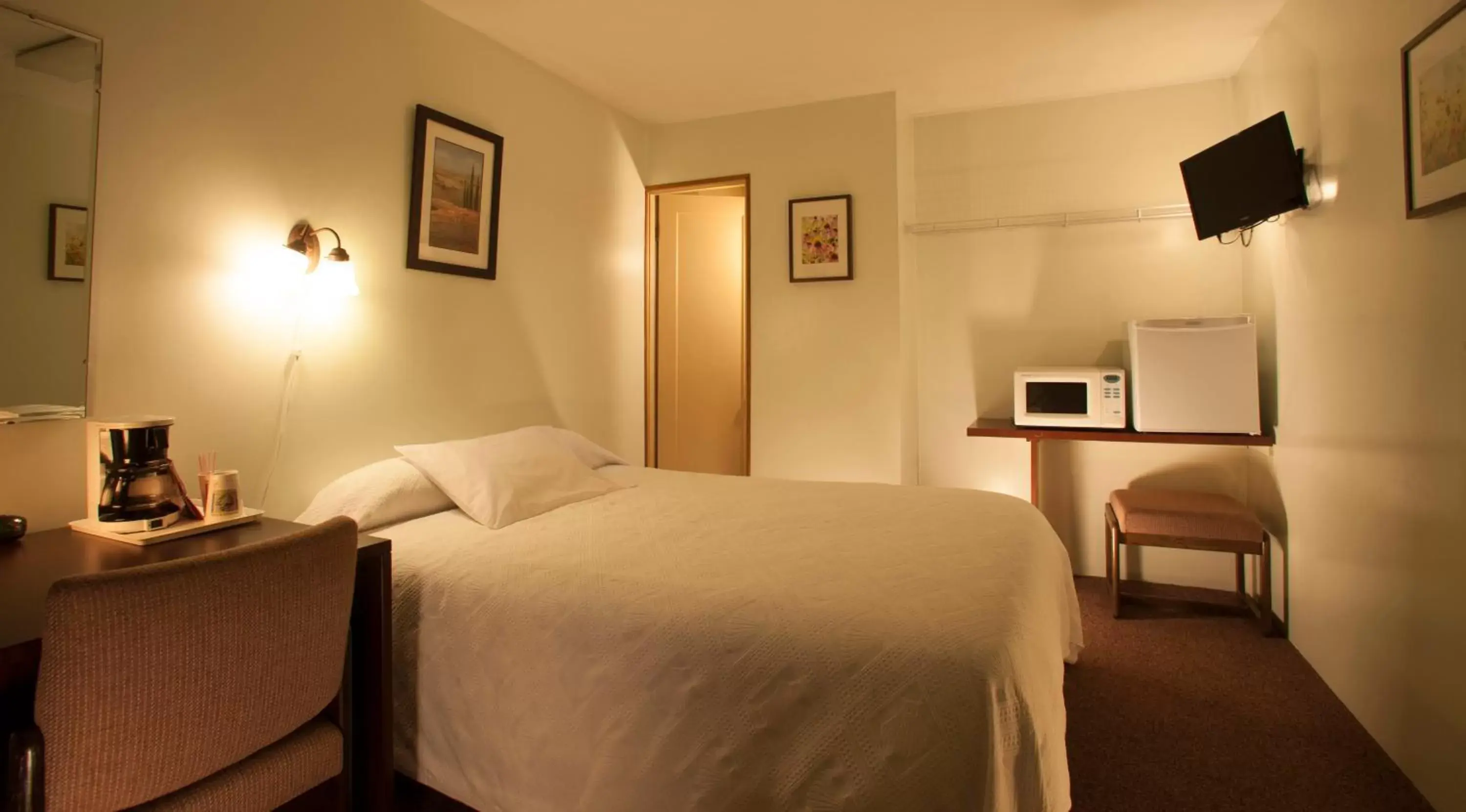 Standard Queen Room in Walla Walla Garden Motel Standard Queen Room in Walla Walla Garden Motel