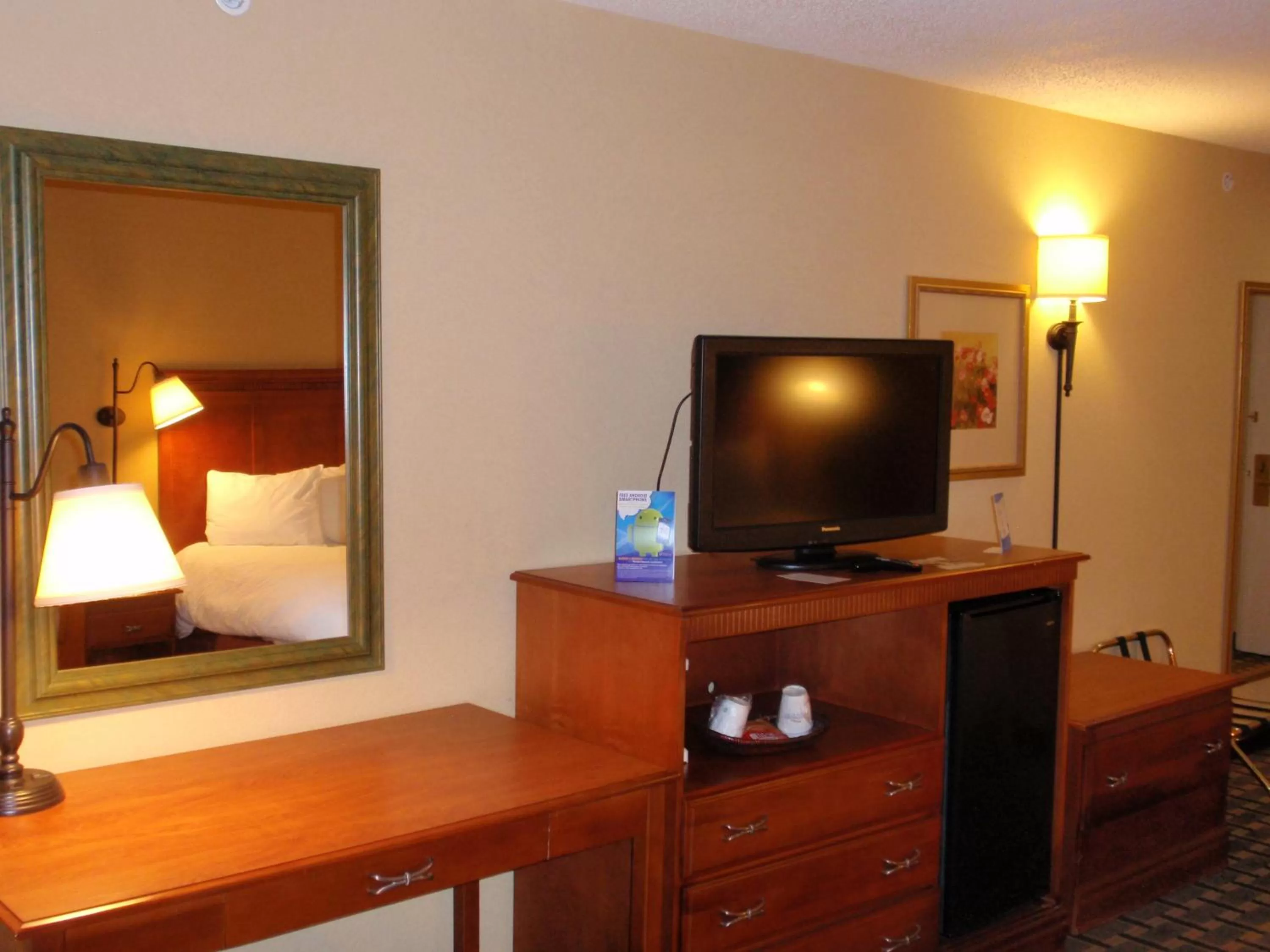 Decorative detail, Bed in Baymont by Wyndham Lewisville