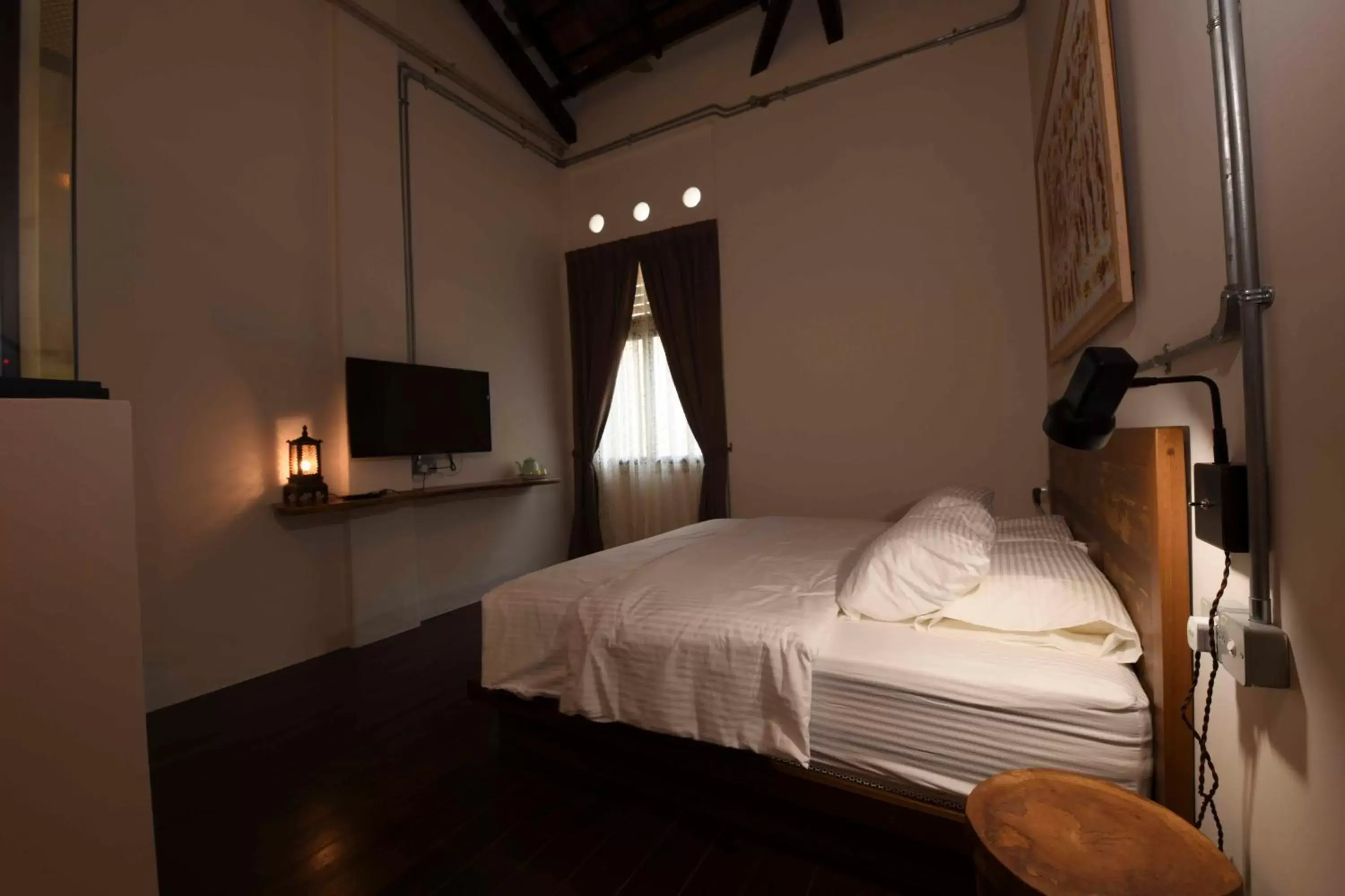 Bed in 38PC Boutique Hotel Bed in 38PC Boutique Hotel