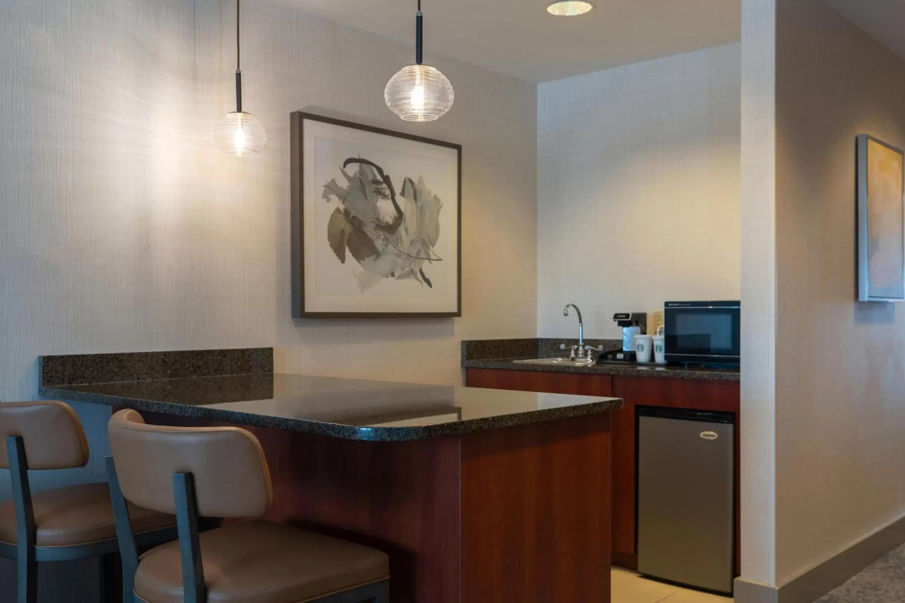Photo of the whole room, Kitchen/Kitchenette in The Westin Chicago Lombard