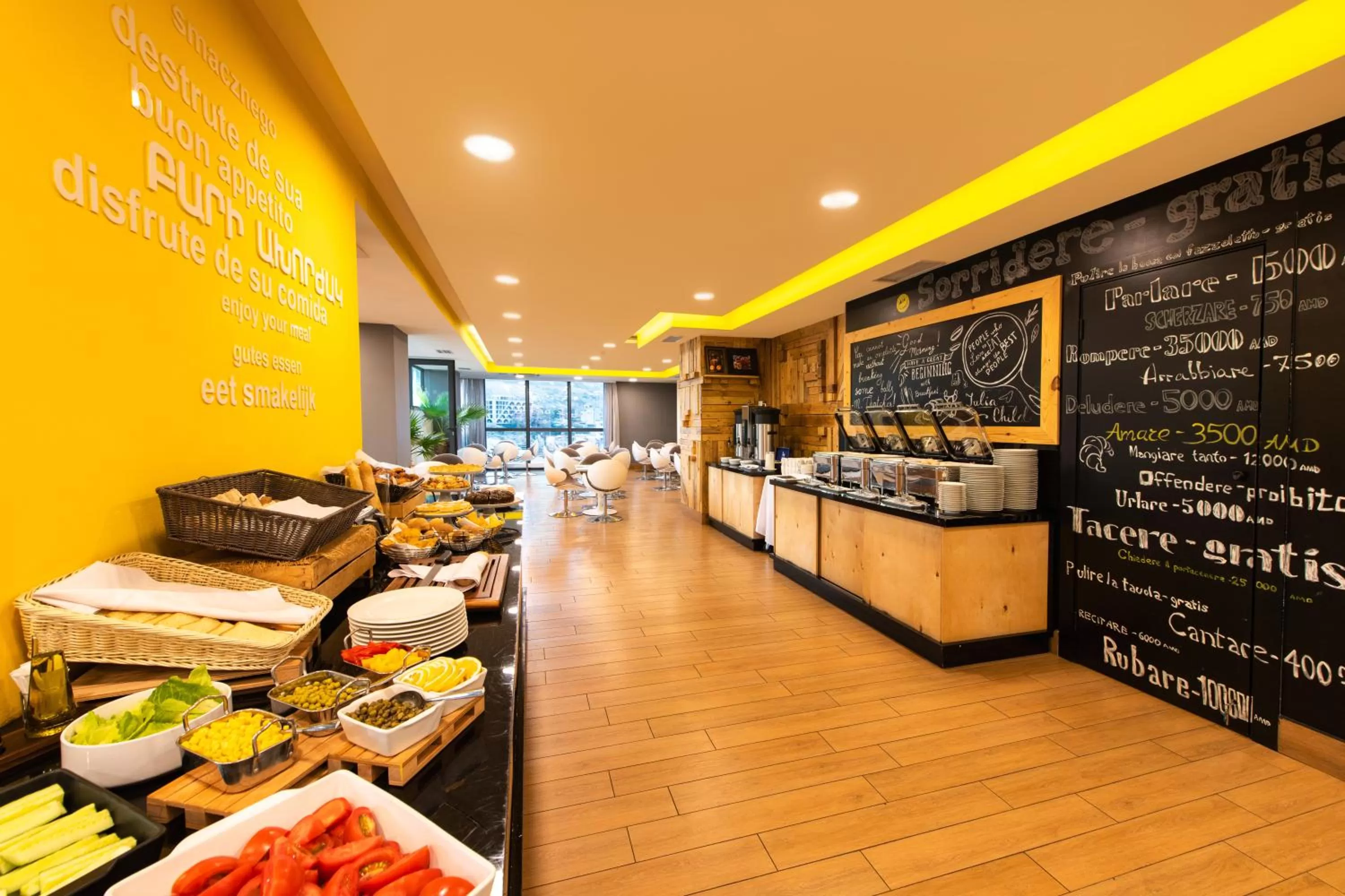 Restaurant/places to eat in Opera Suite Hotel