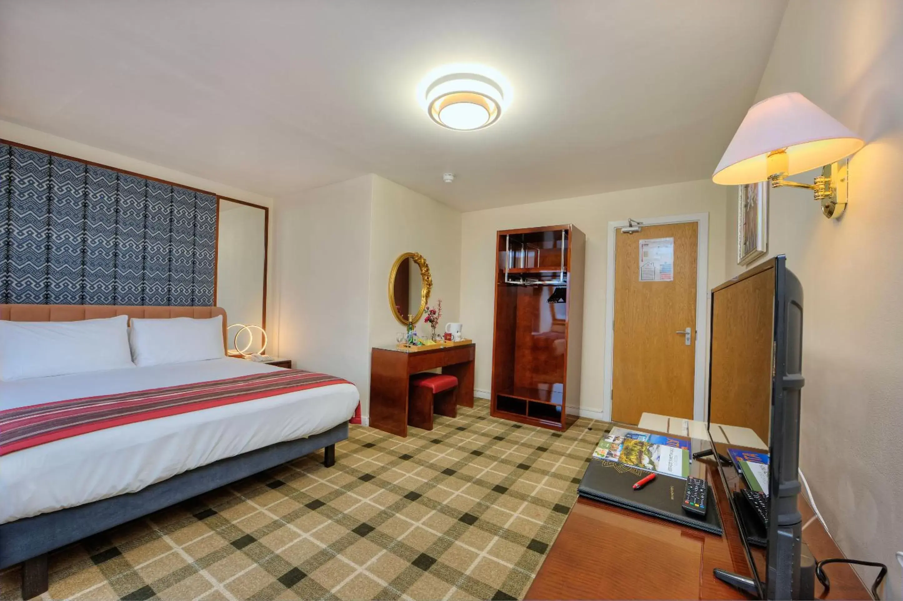 Bedroom in Muthu Fort William Hotel