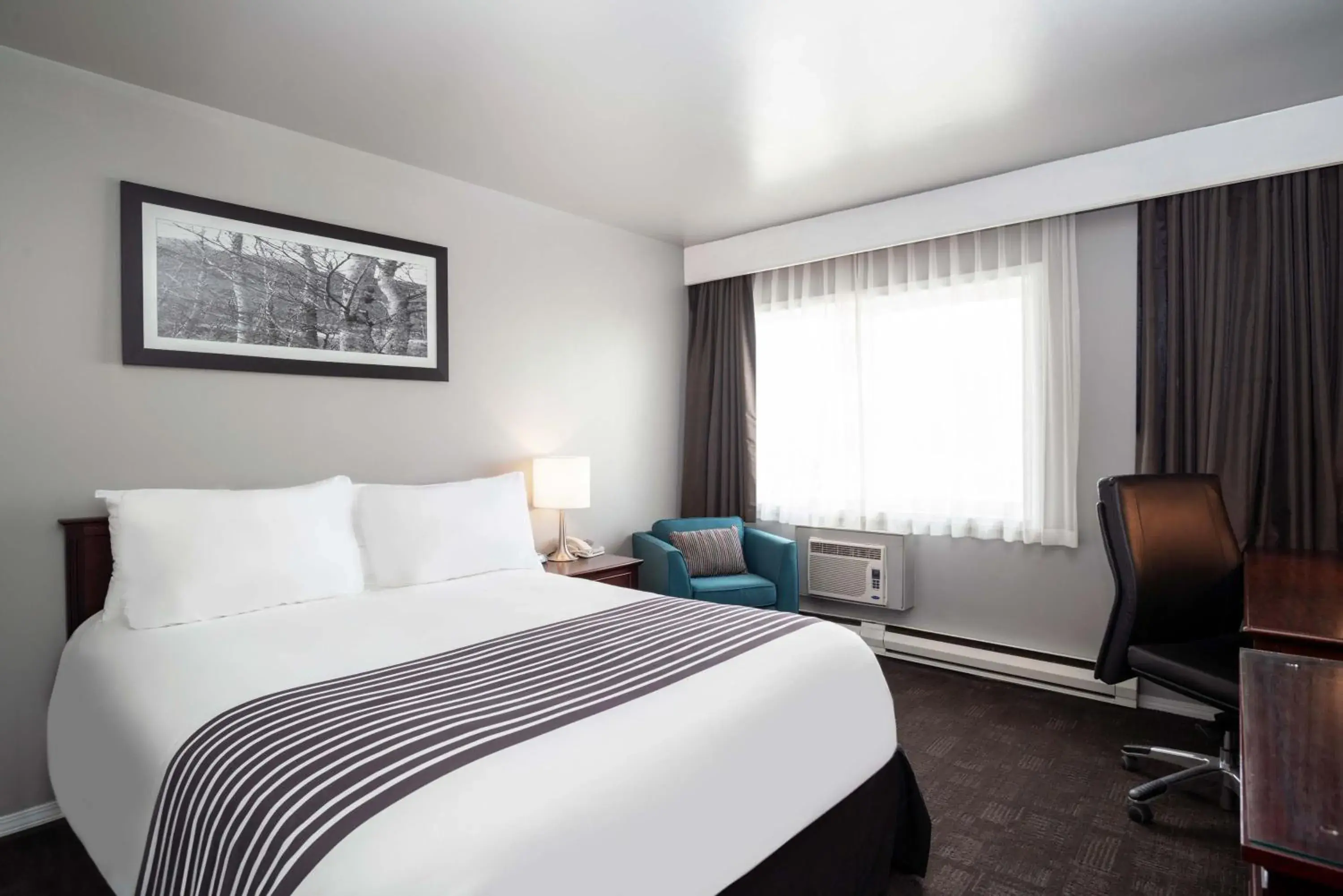 Photo of the whole room, Bed in Sandman Inn Cache Creek Photo of the whole room, Bed in Sandman Inn Cache Creek