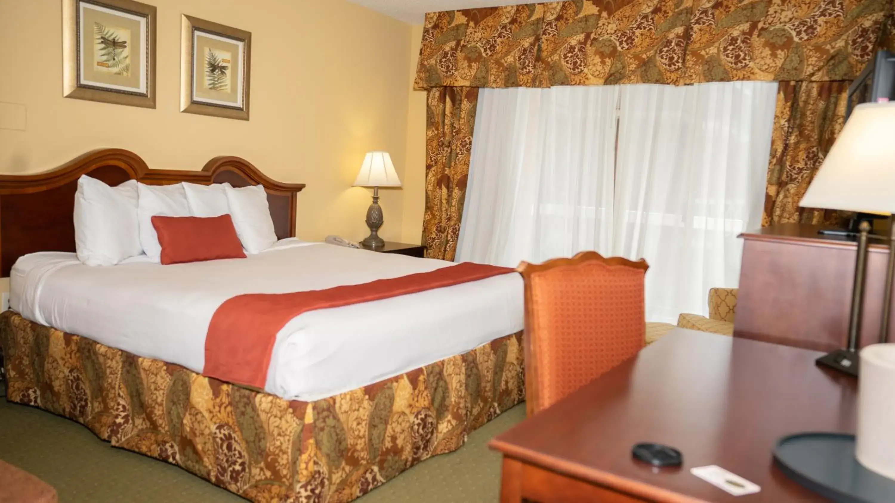 Bedroom, Bed in Clarion Hotel & Suites Convention Center Fredericksburg