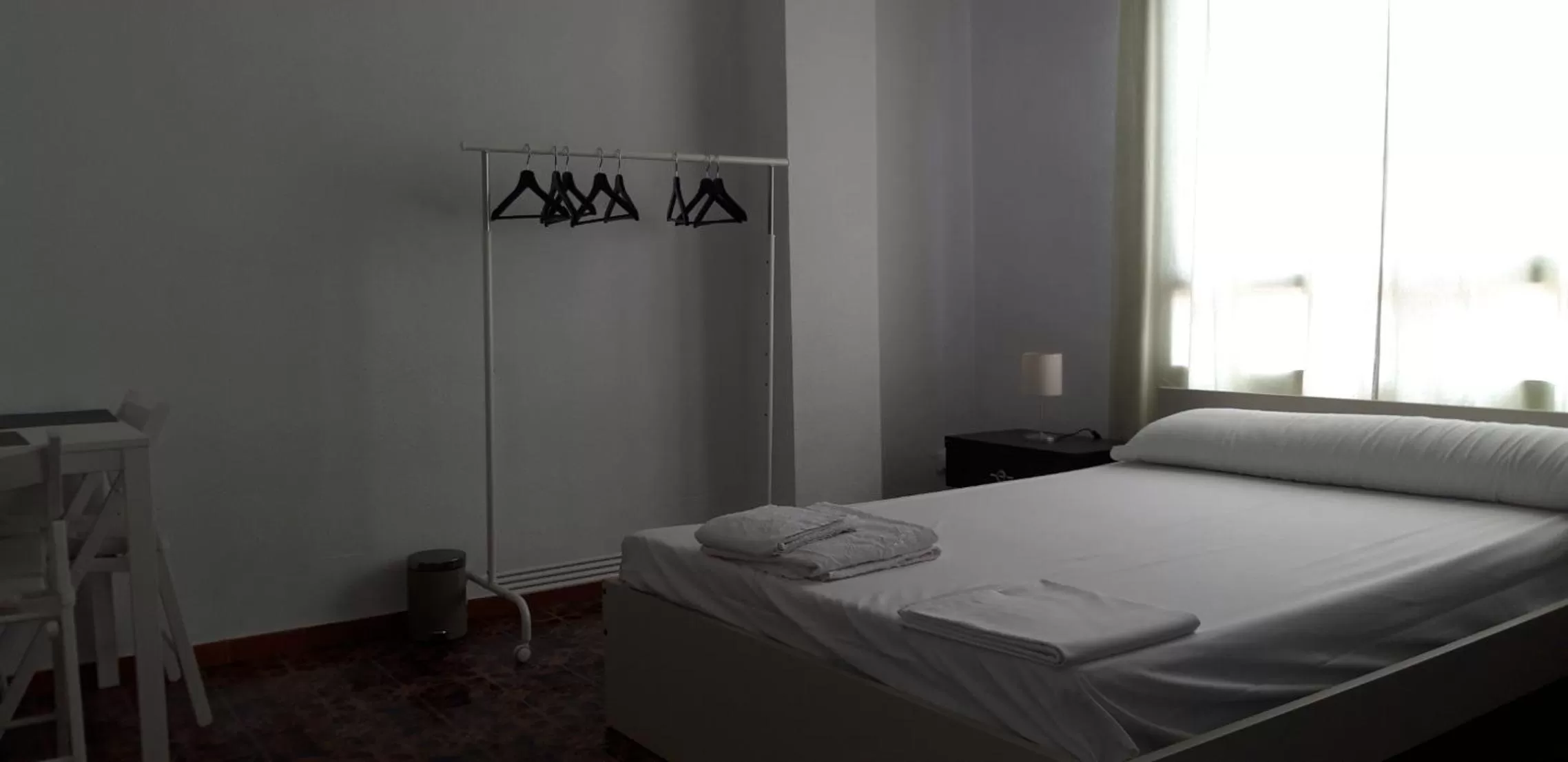 Bed in Pensión Benavente AP-7 3 min - Playa 5 min coche