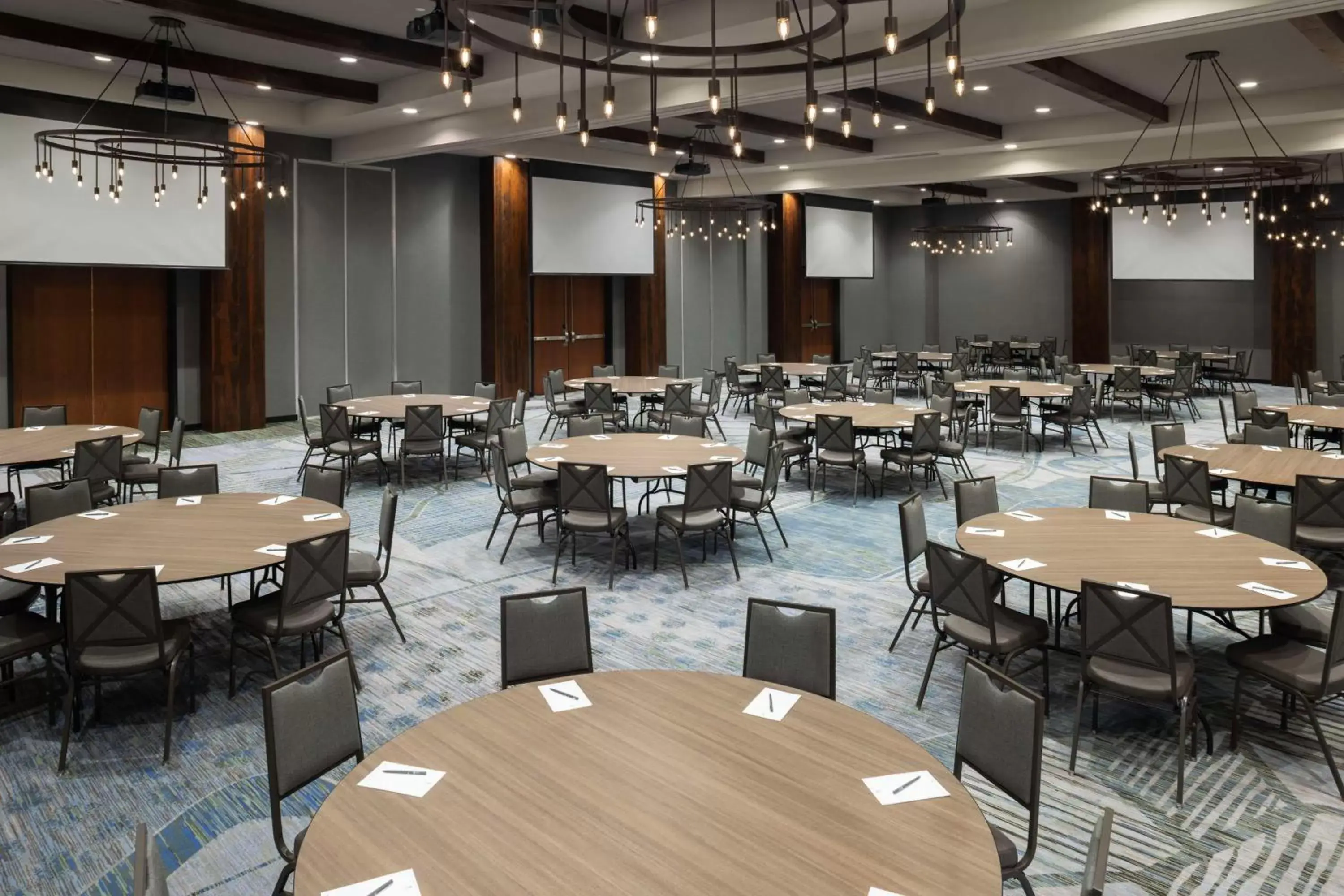 Meeting/conference room, Restaurant/Places to Eat in Embassy Suites By Hilton Bowling Green