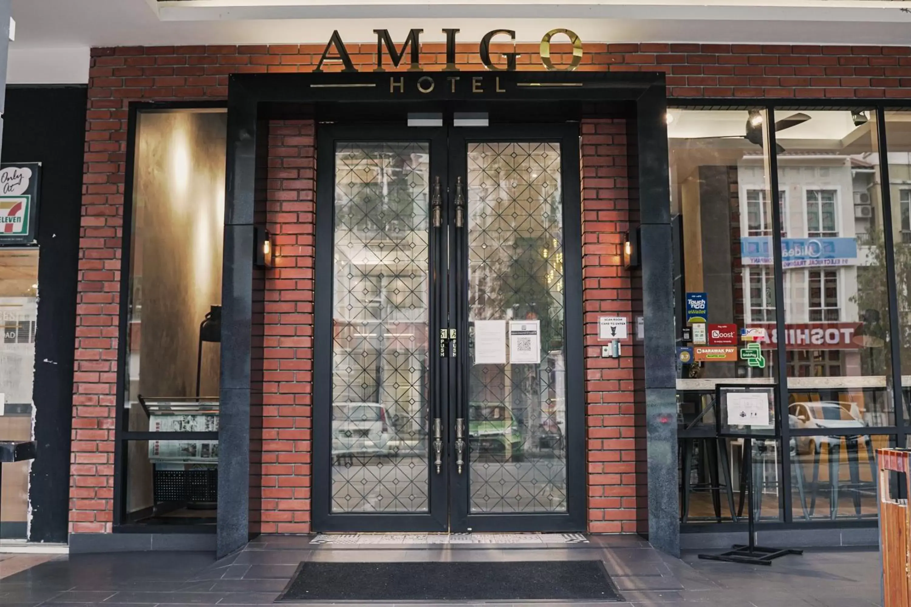 Facade/entrance in Amigo Hotel