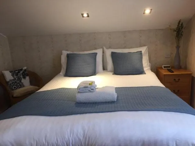 Bedroom, Bed in Poltair Guest House