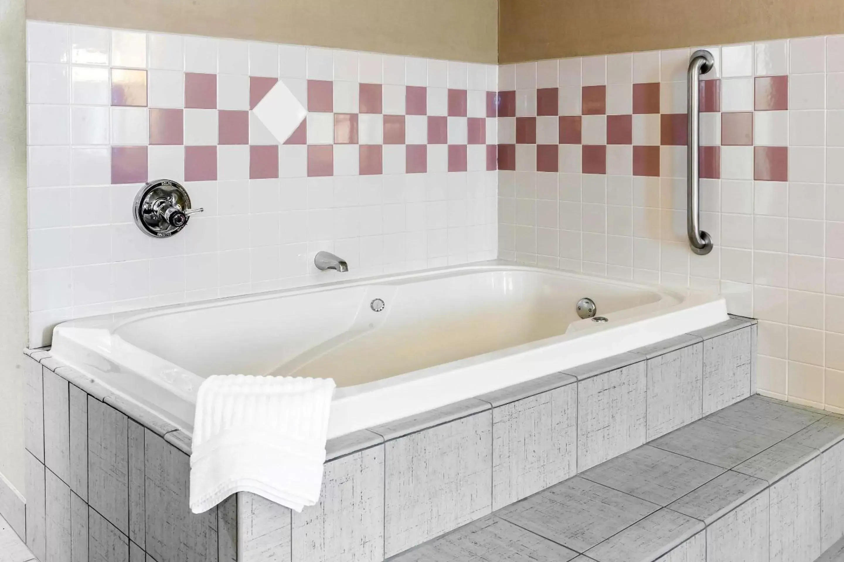 Photo of the whole room in Quality Inn Defiance Photo of the whole room in Quality Inn Defiance