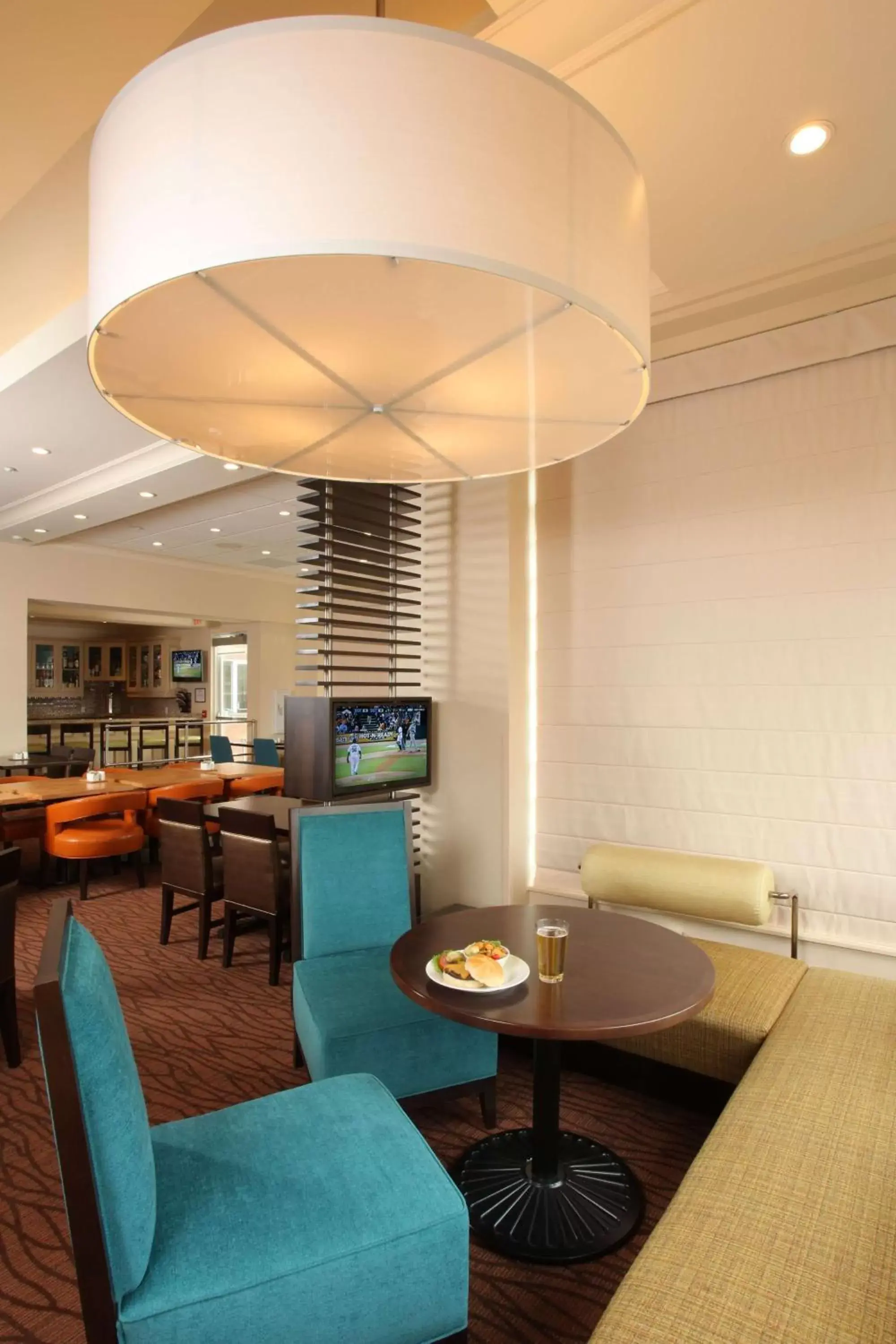 Lounge or bar, Restaurant/Places to Eat in Hilton Garden Inn Spokane Airport