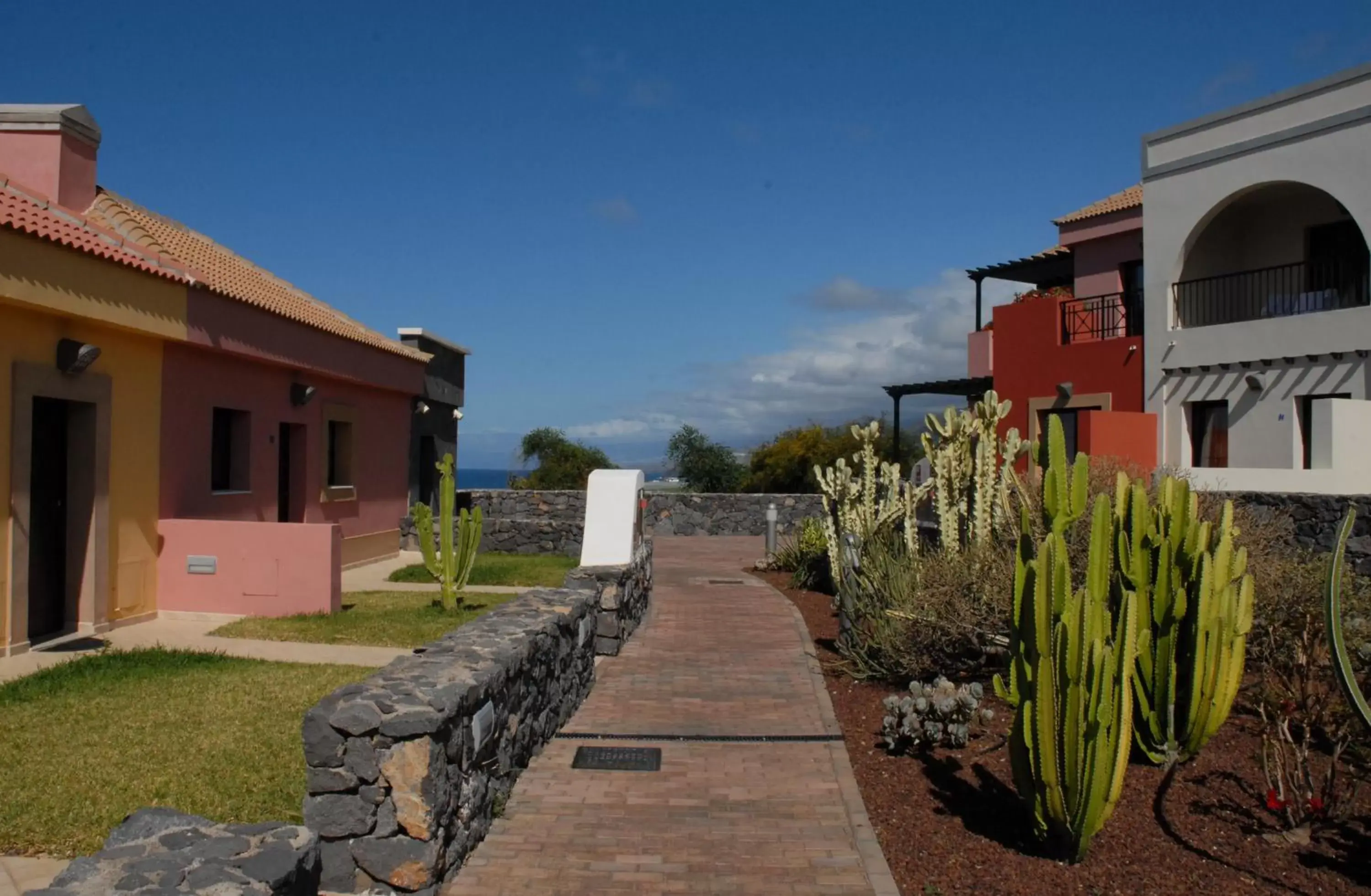 Neighbourhood, Property Building in Luz Del Mar