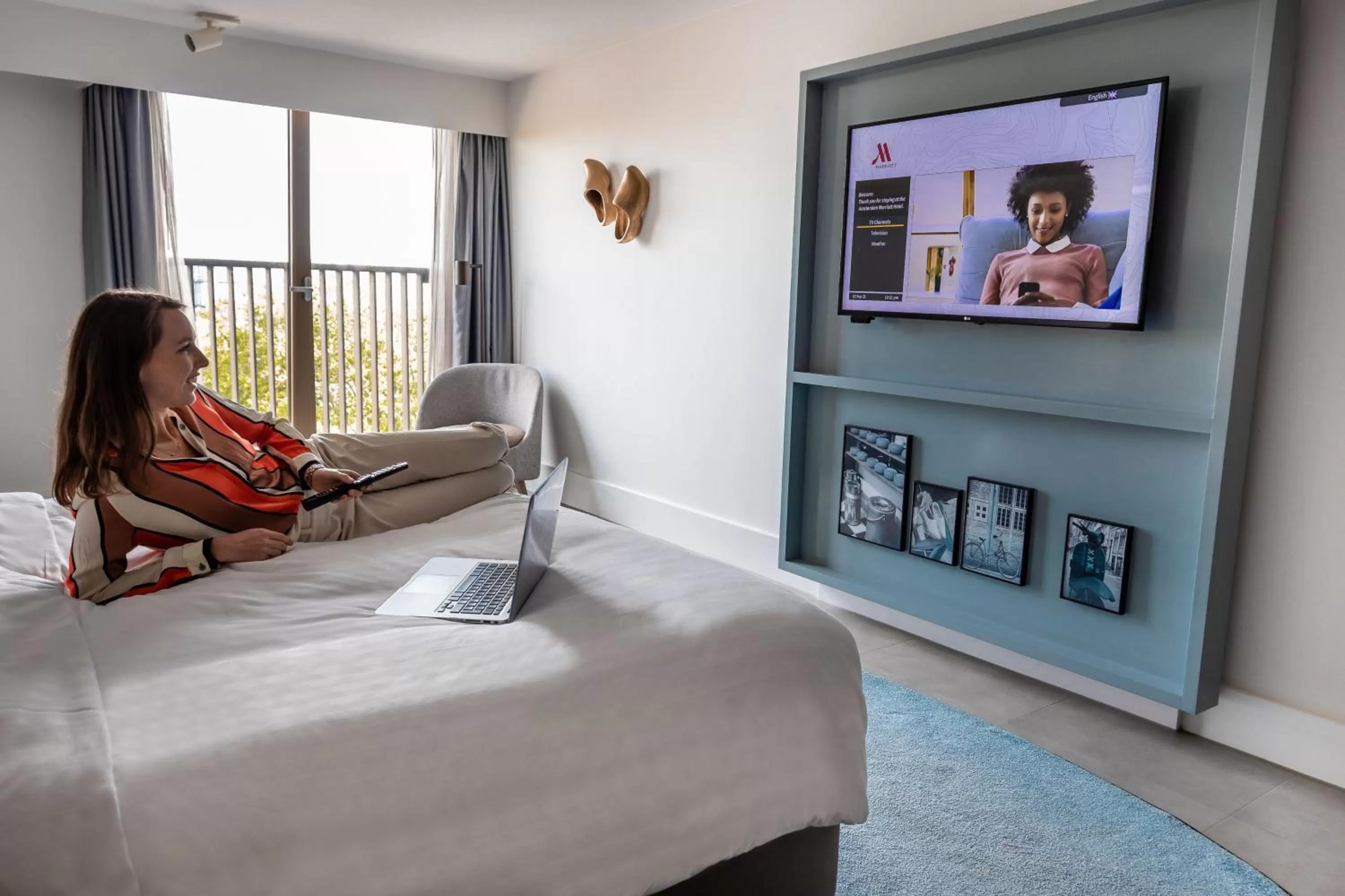 Photo of the whole room, Bed in Amsterdam Marriott Hotel