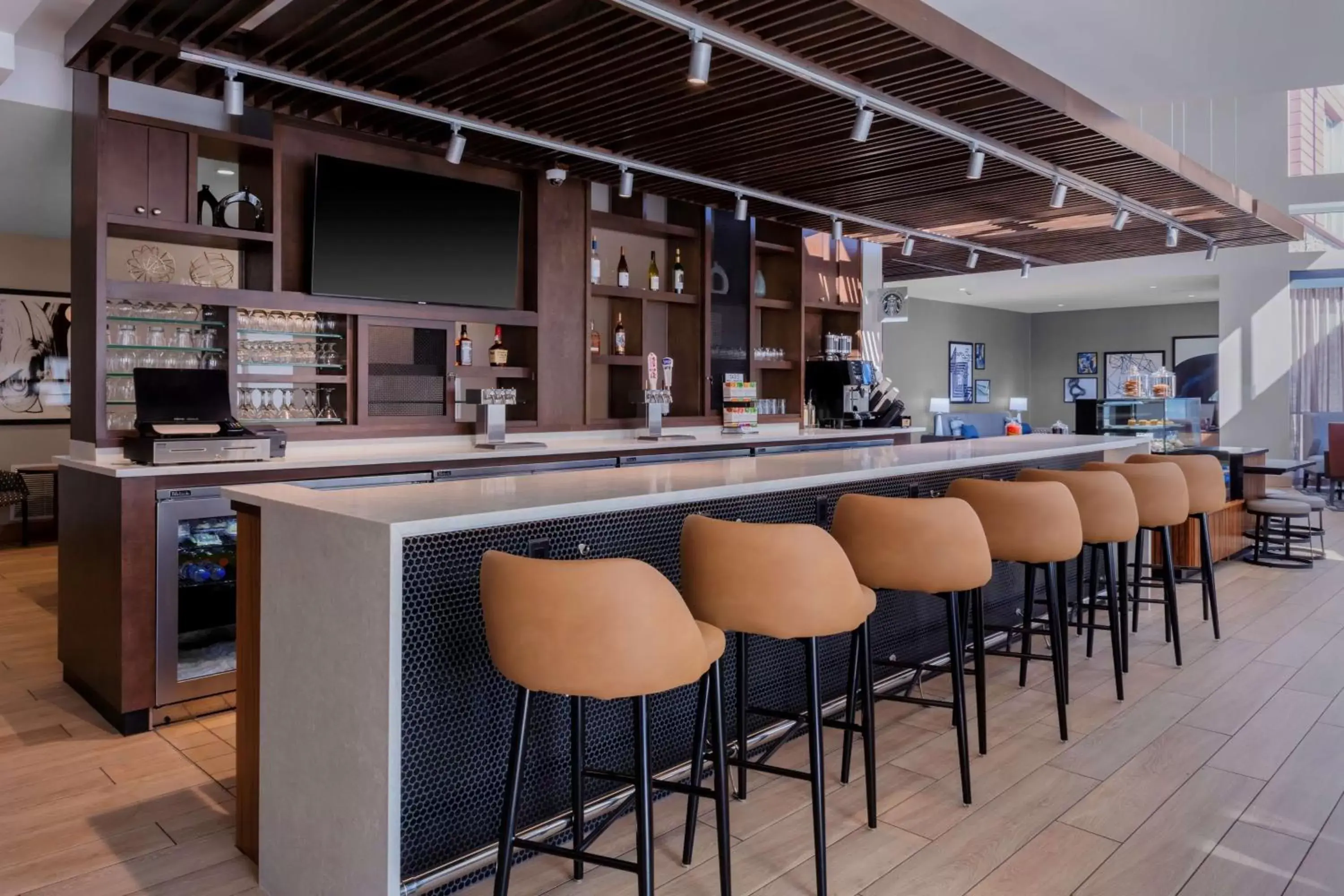 Lounge or bar in Hyatt Place Charlotte University Lounge or bar in Hyatt Place Charlotte University