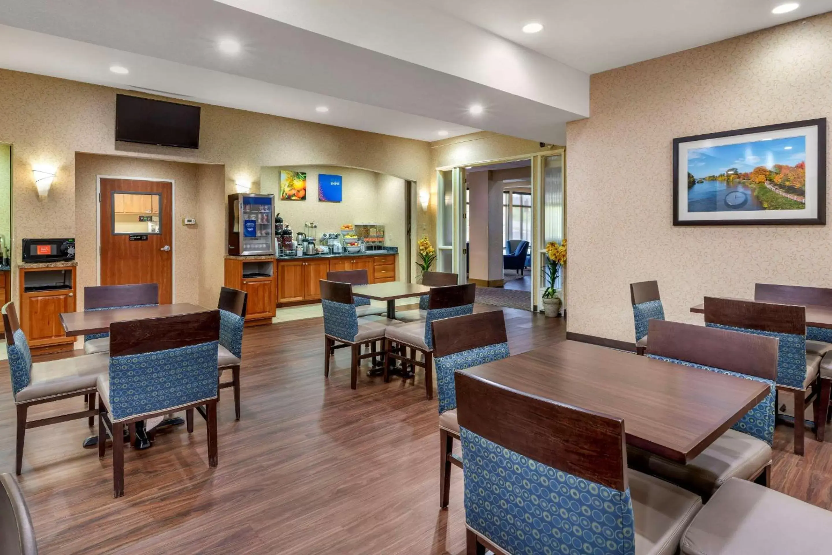 Restaurant/Places to Eat in Comfort Suites Eugene