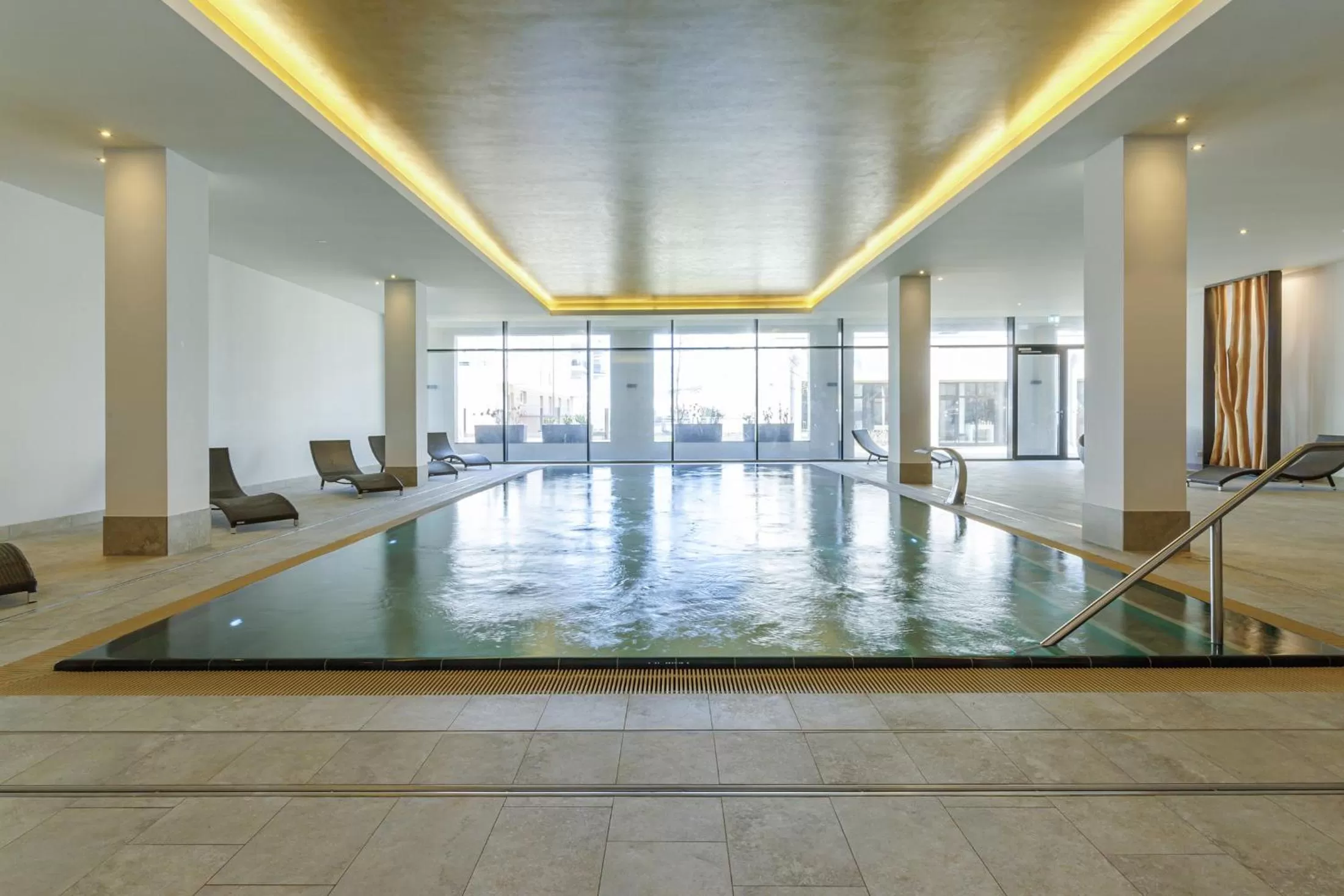 Swimming pool in Aparthotel Waterkant Suites - Fewos am Meer mit SPA