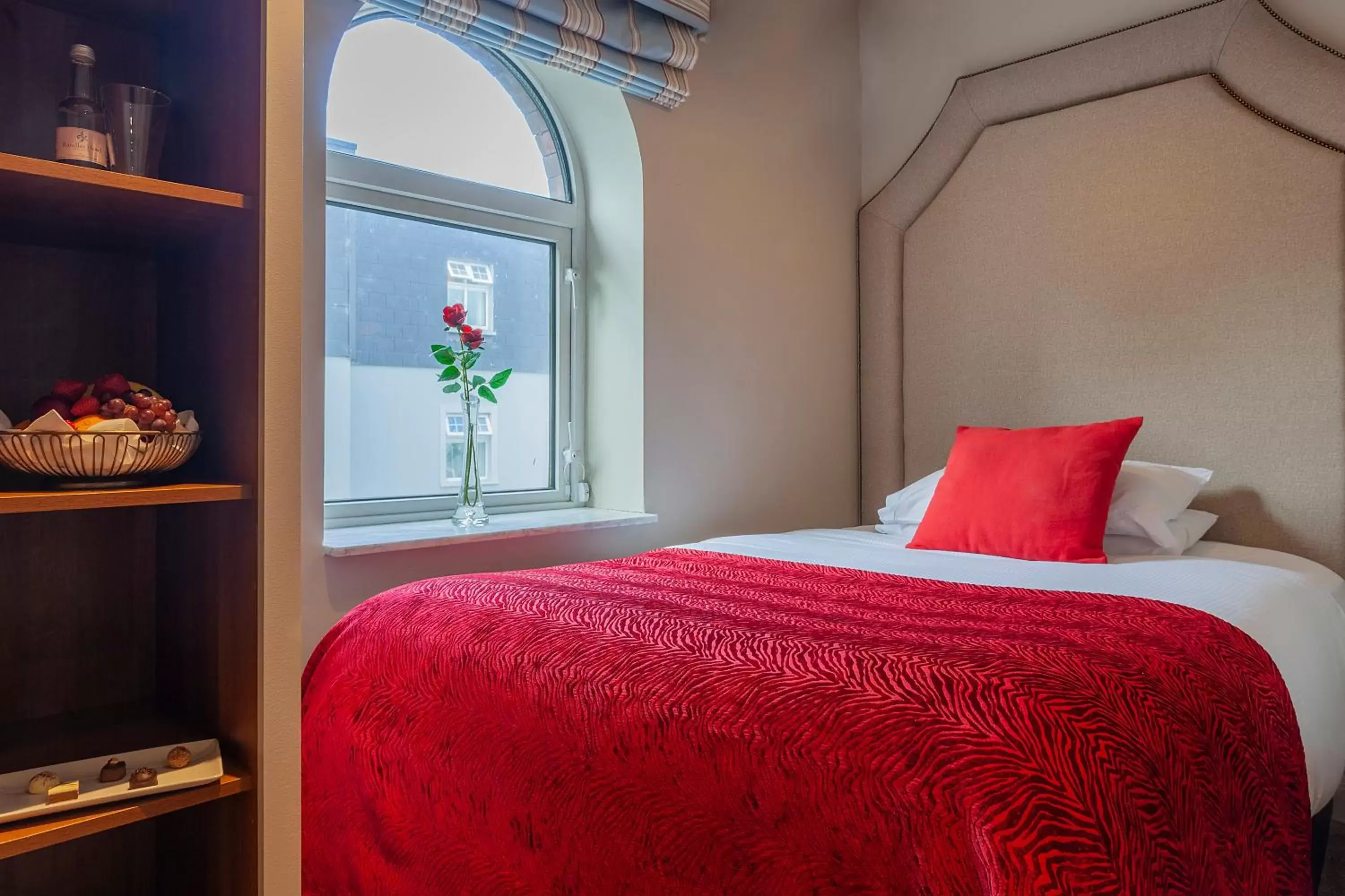 Bedroom, Bed in Killarney Randles Hotel