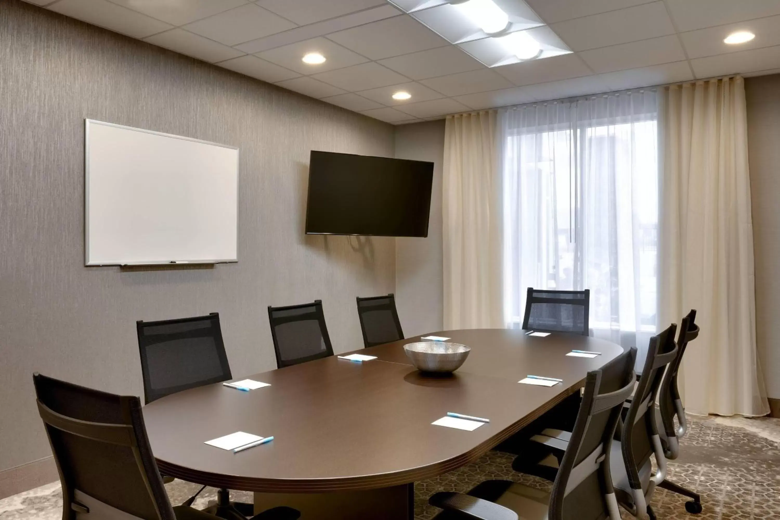 Meeting/conference room, TV/Entertainment Center in Fairfield Inn & Suites by Marriott Springfield North