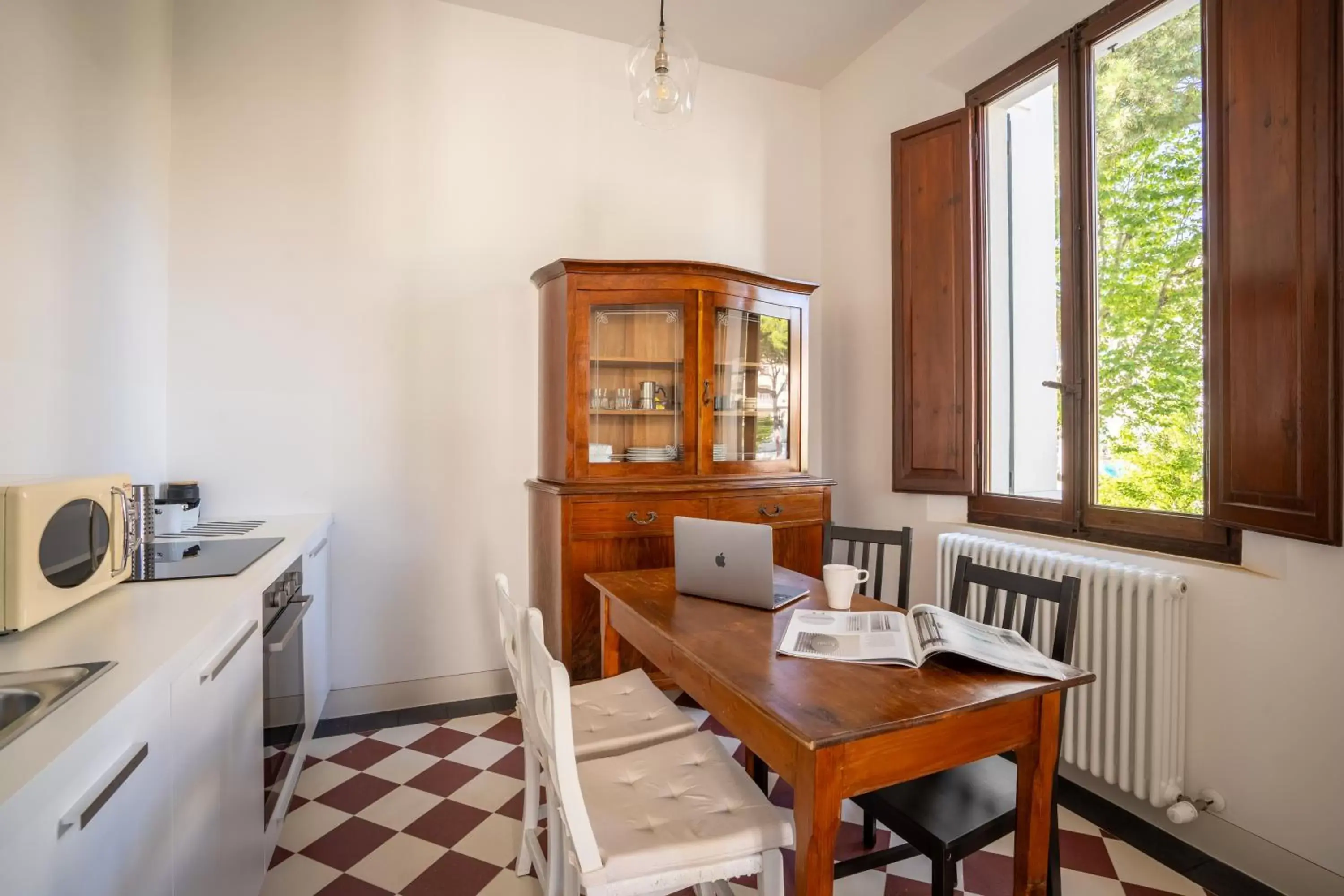 Kitchen or kitchenette, Dining Area in Hotel Select Suites & Spa - Apartments