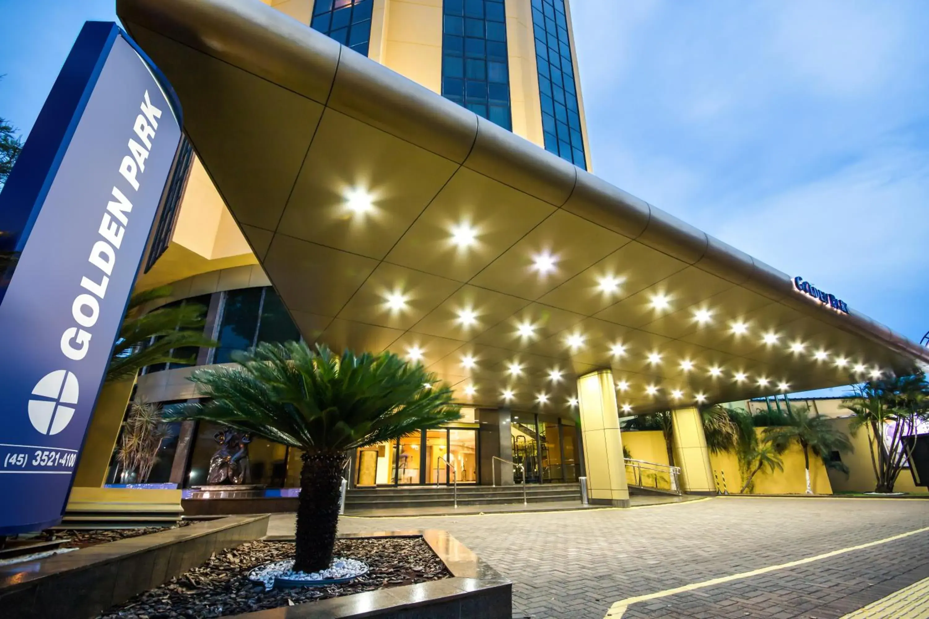 Facade/entrance, Property Building in Golden Park Internacional Foz & Convenções