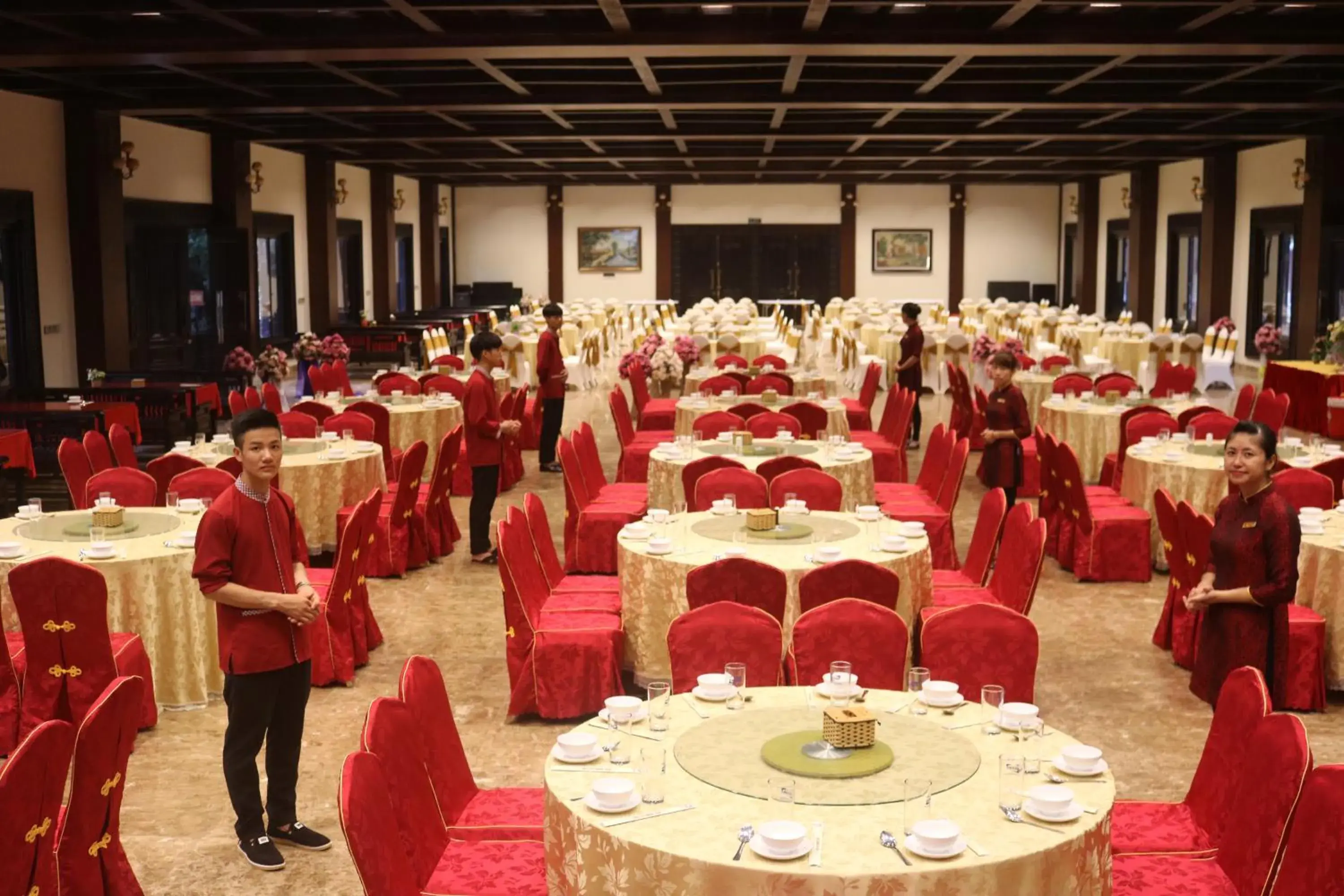 Restaurant/places to eat, Banquet Facilities in Bai Dinh Hotel