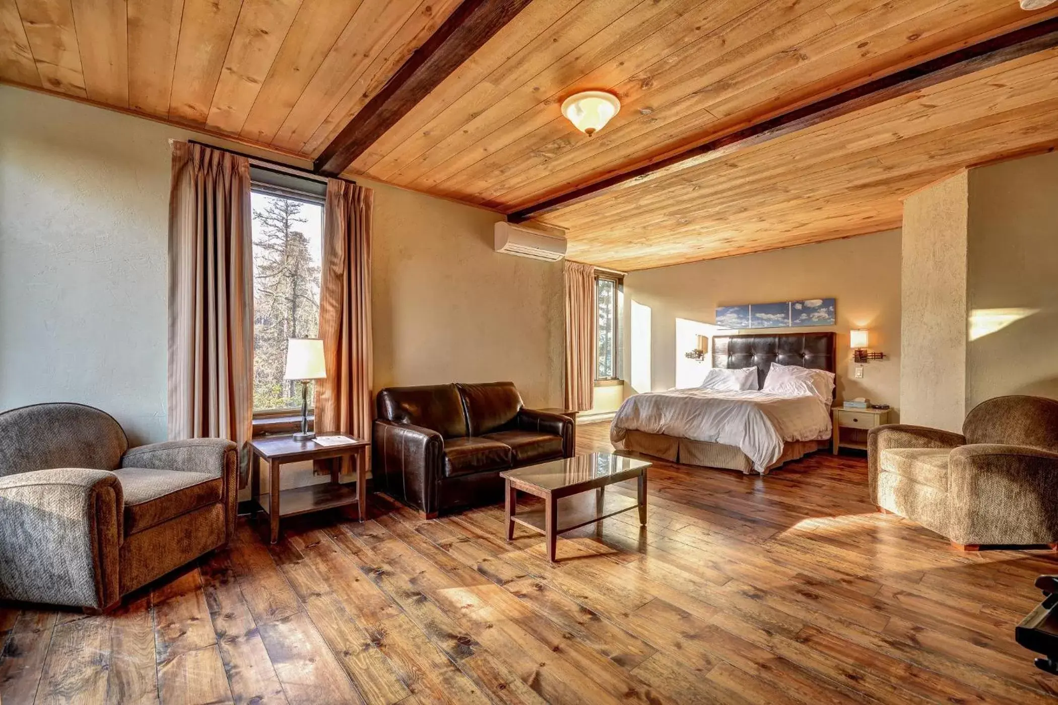 Living room, Seating Area in Les Condos Du Lac Taureau- Rooms & Condos