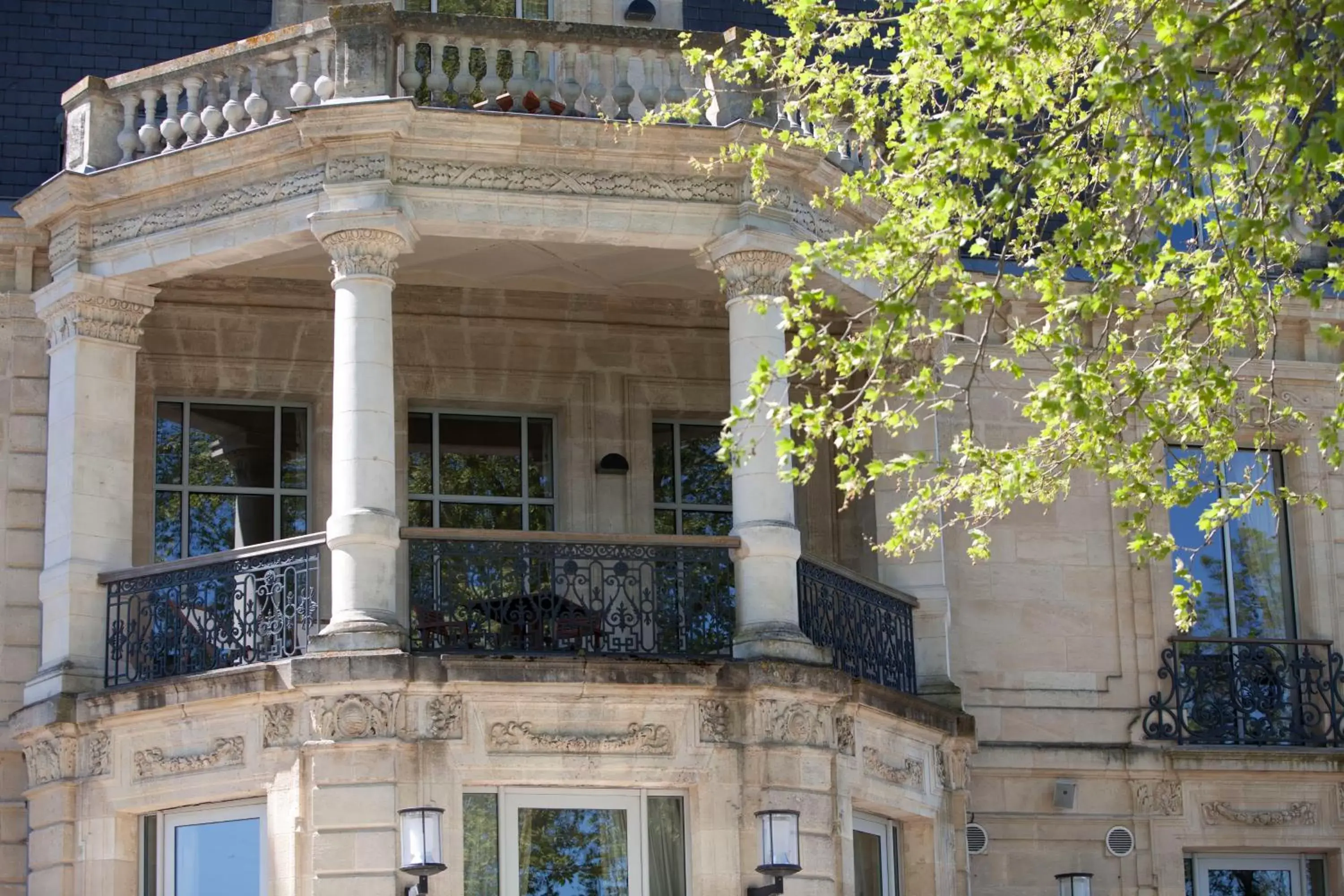 Patio, Property Building in Château Grattequina Hôtel