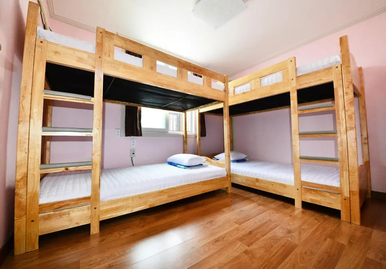 Bedroom, Bunk Bed in Gyeongju Namu Guesthouse