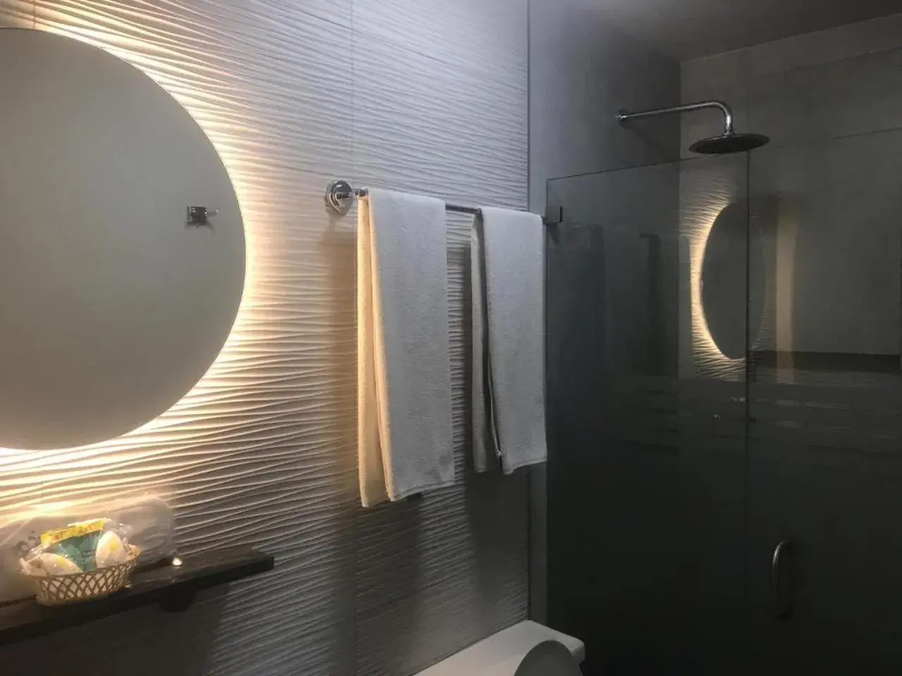 Bed, Bathroom in Hotel Expo Abastos