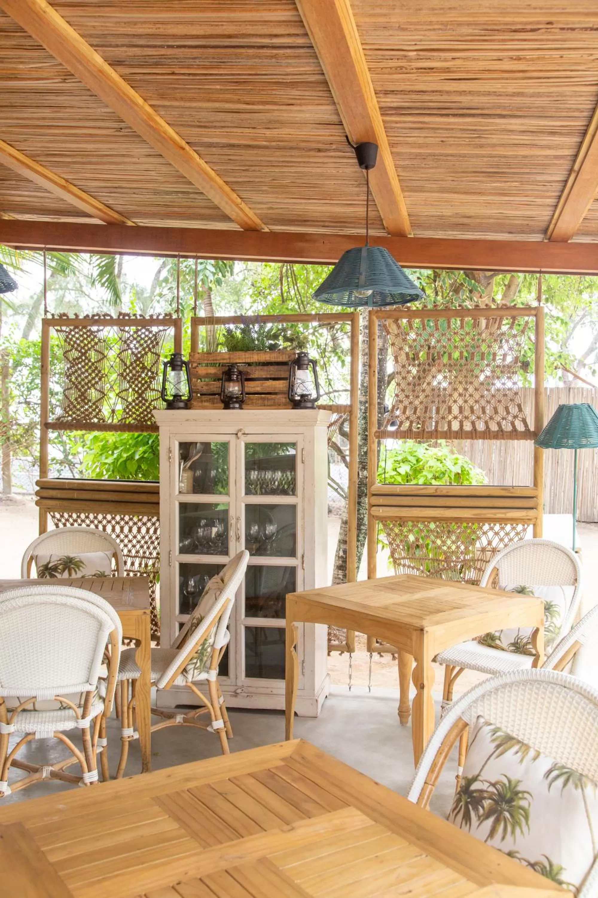 Restaurant/places to eat in Coin de Mire Attitude