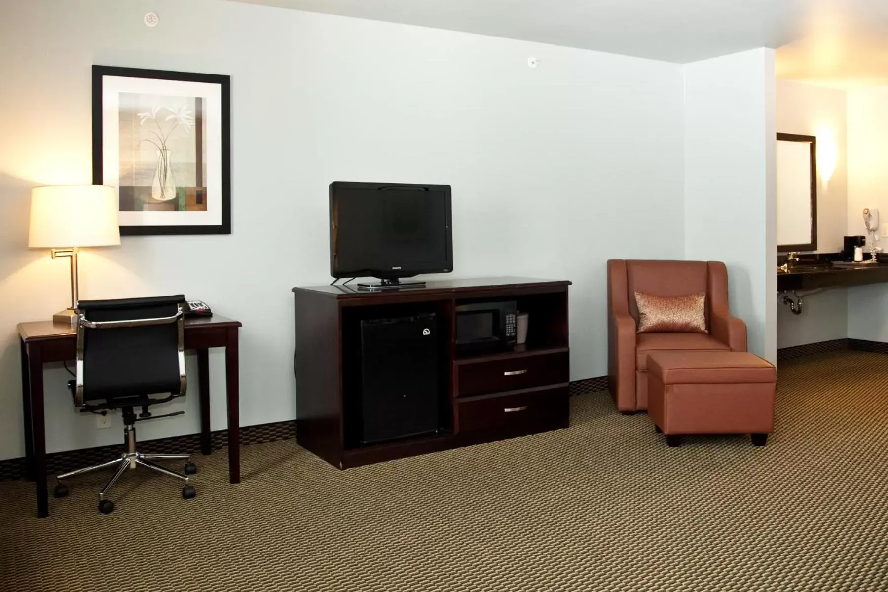 Seating area, TV/Entertainment Center in Baymont by Wyndham Rapid City