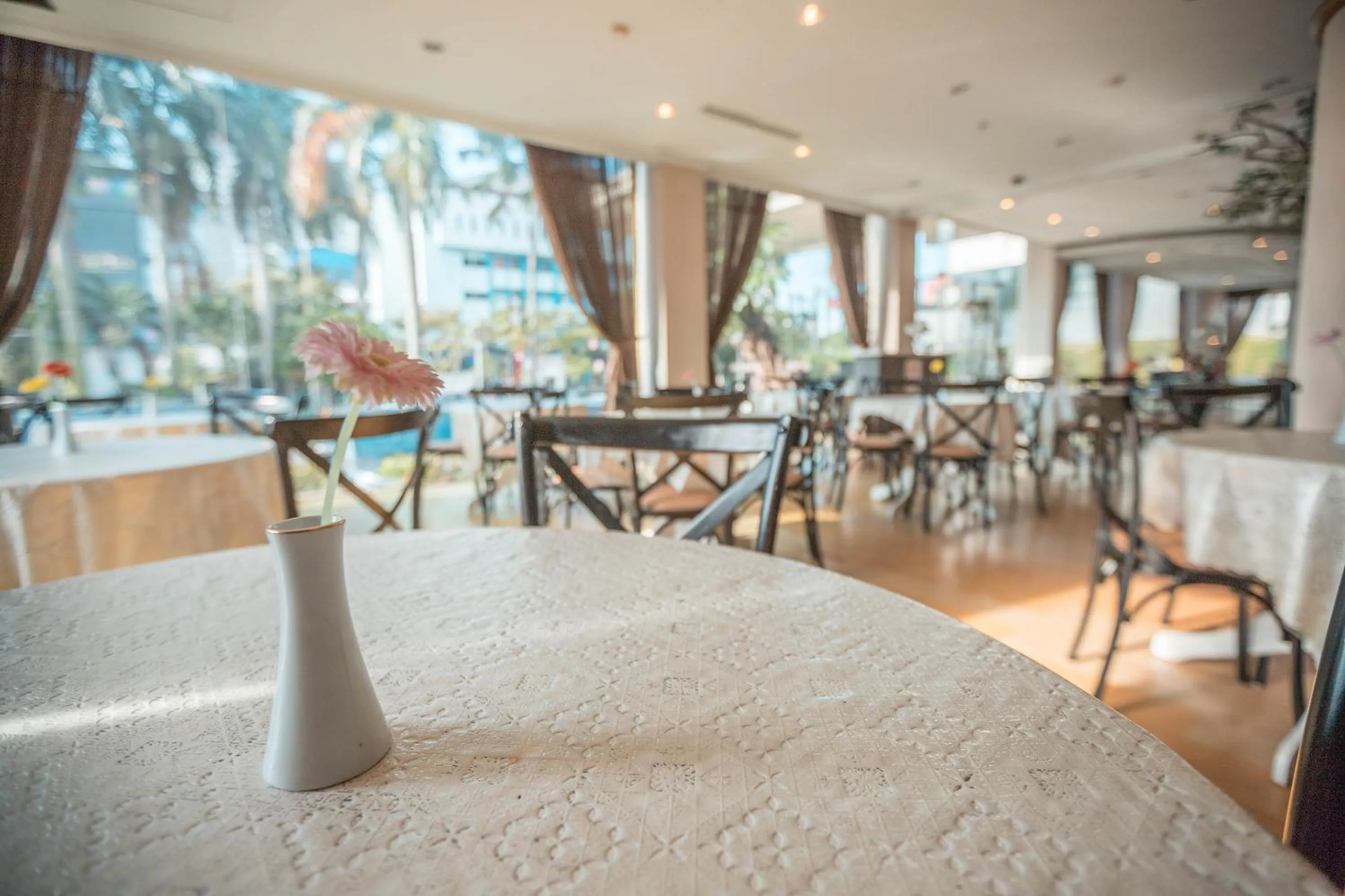 Restaurant/places to eat in Hotel Bulevar Tanjung Duren Jakarta