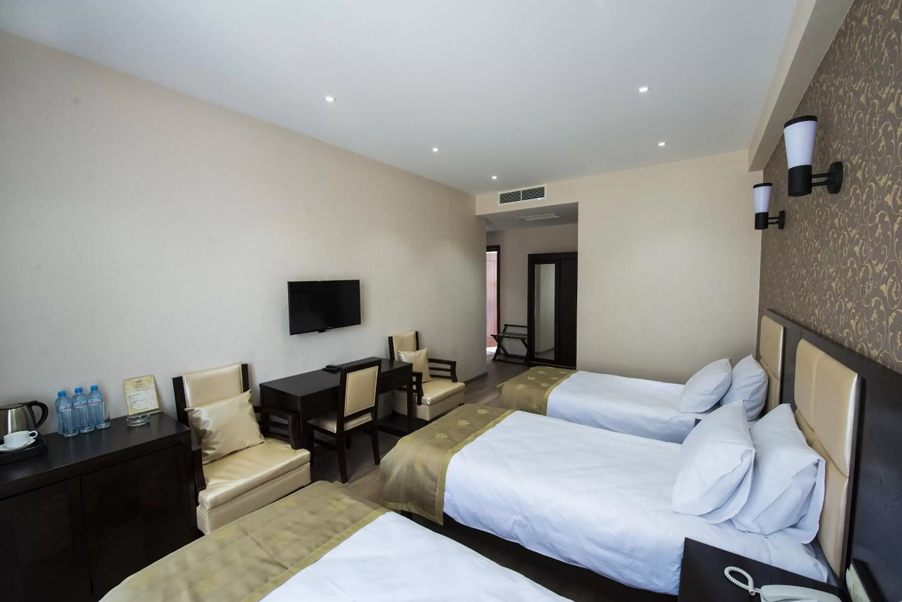 Photo of the whole room, Bed in Tbilisi Inn Photo of the whole room, Bed in Tbilisi Inn