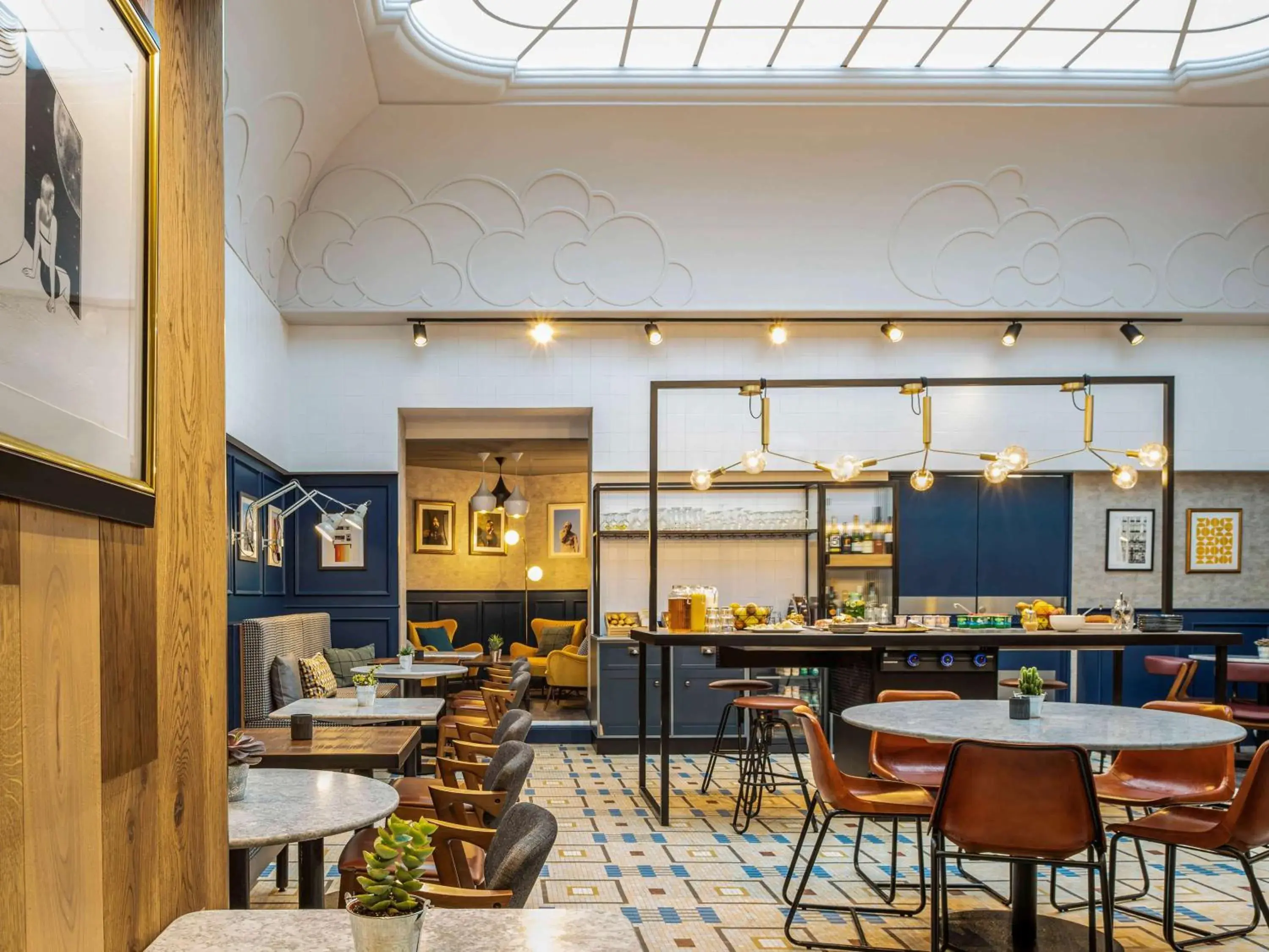 Restaurant/Places to Eat in ibis Paris Grands Boulevards Opéra 9e