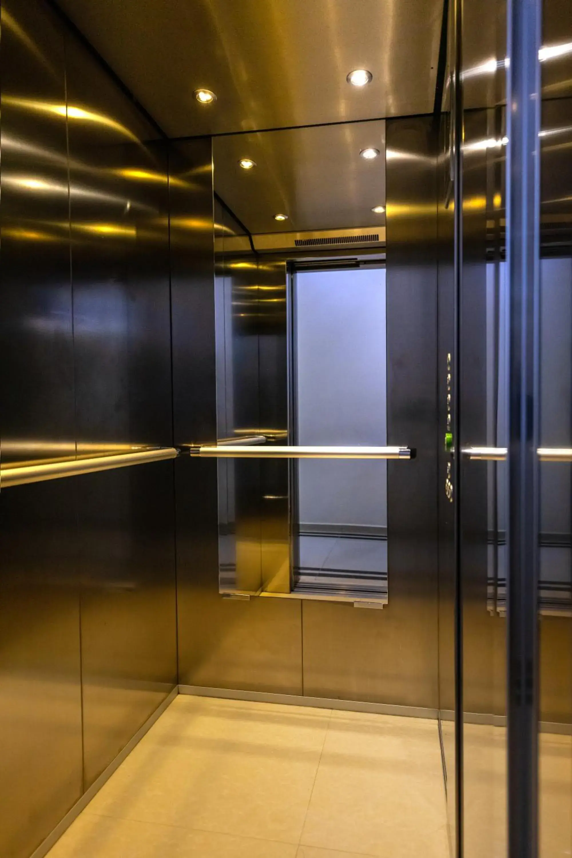 elevator, Bathroom in Hotel Grand Palace