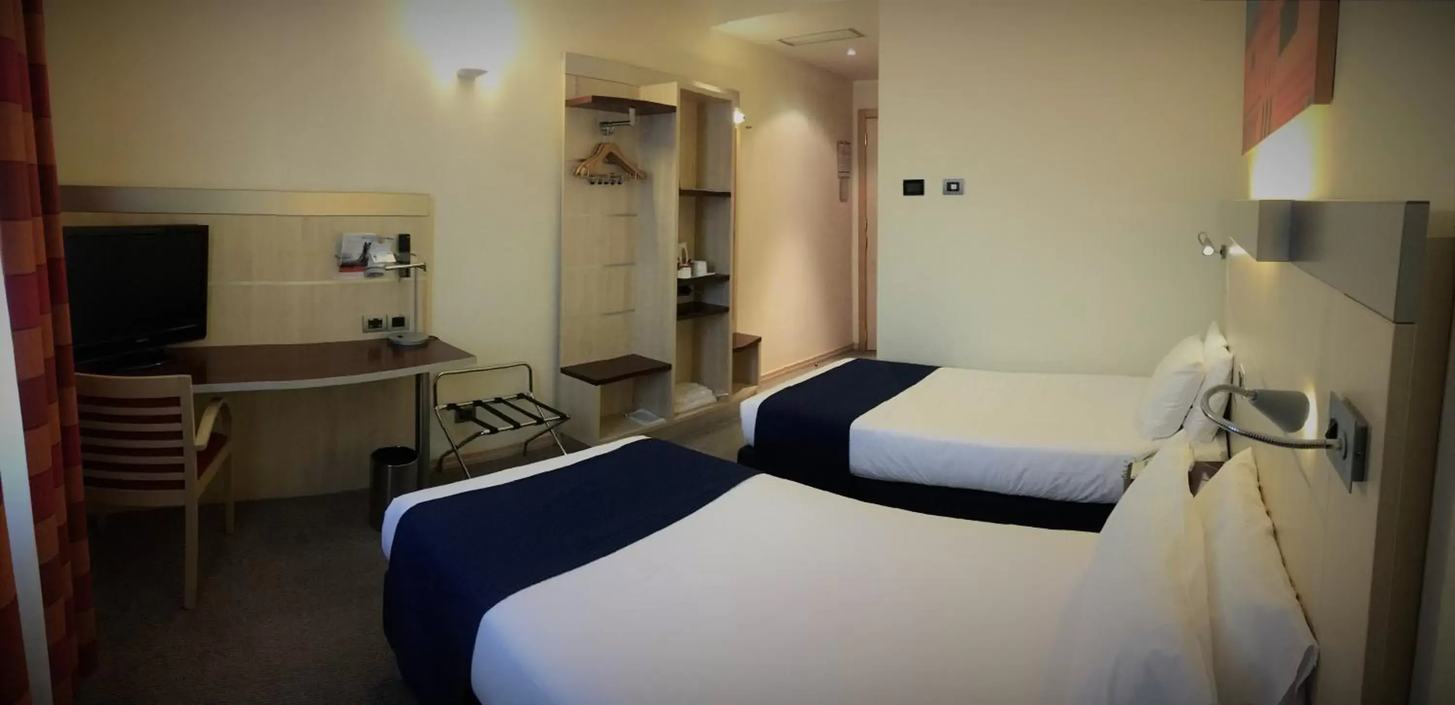 Photo of the whole room, Bed in Holiday Inn Express Parma, an IHG Hotel