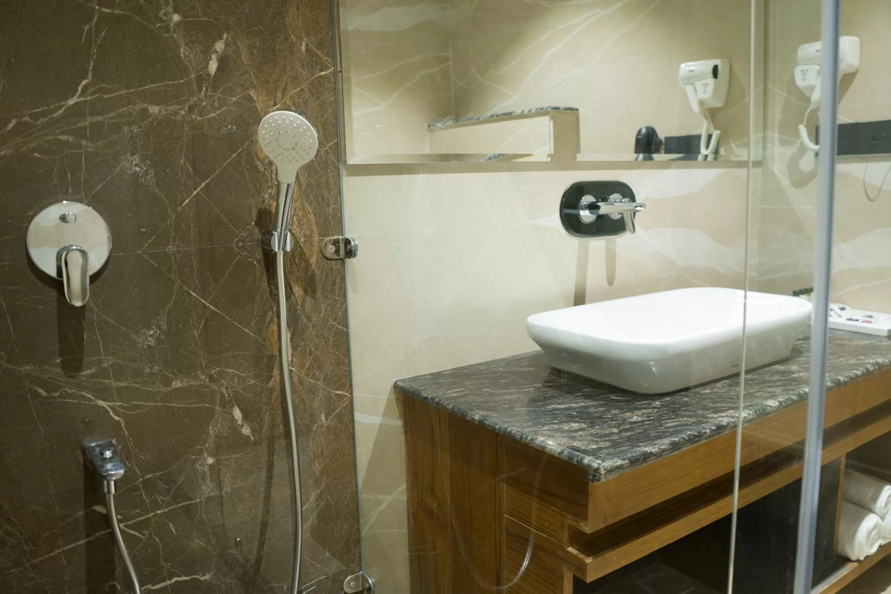 Bathroom in Clarks Inn Suites Kangra