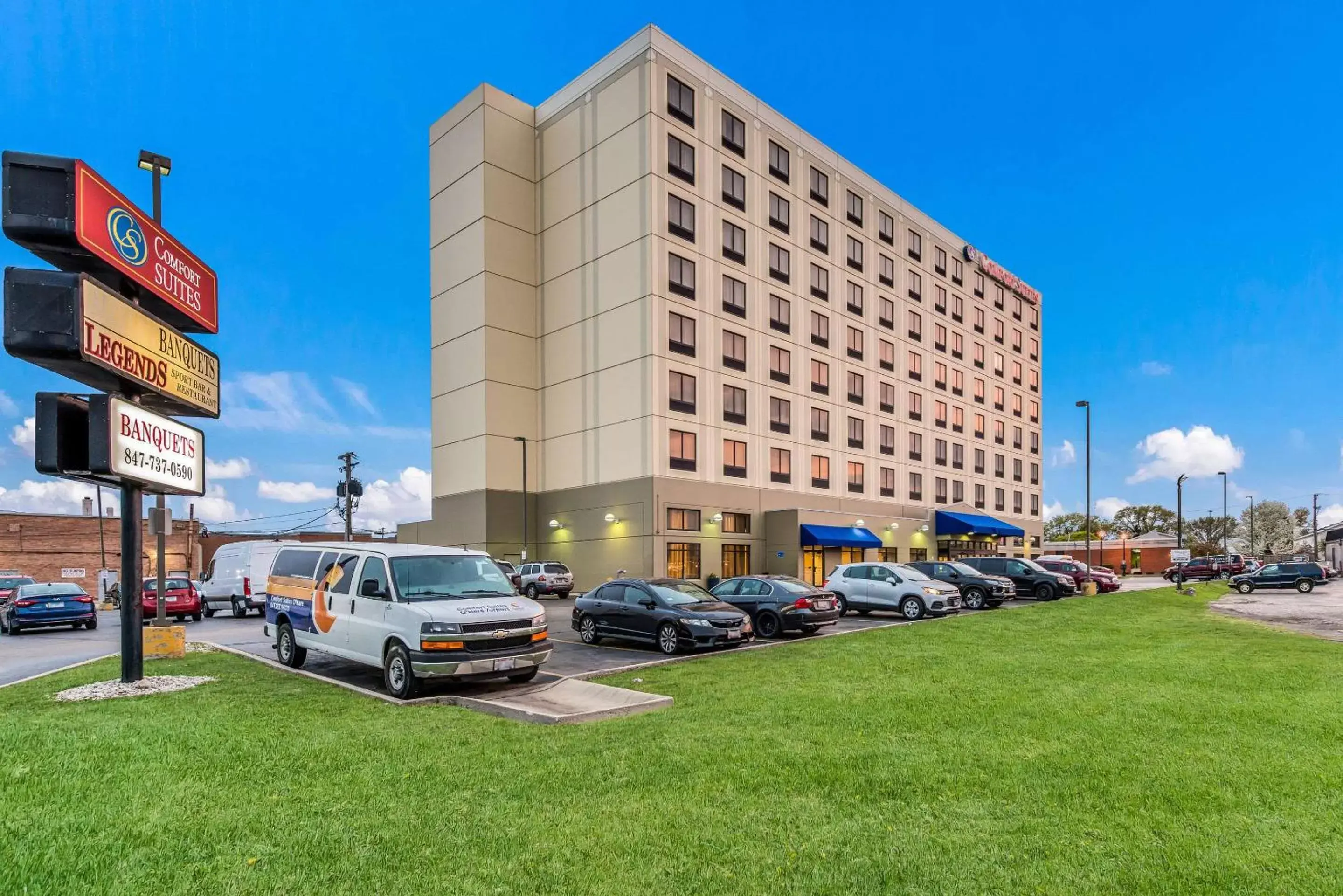 Property building in Comfort Suites Chicago O'Hare Airport