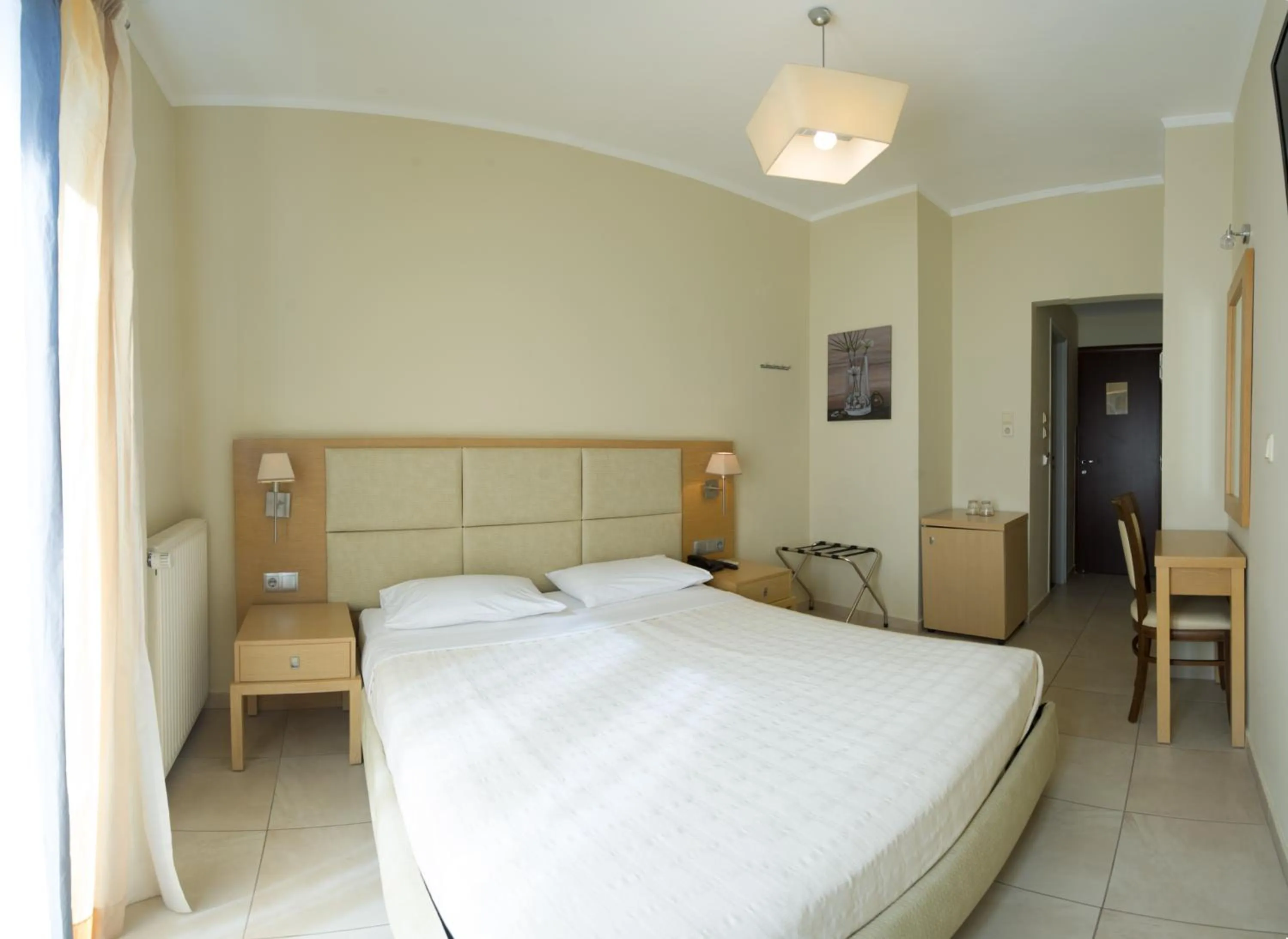 Photo of the whole room, Bed in San Nectarios