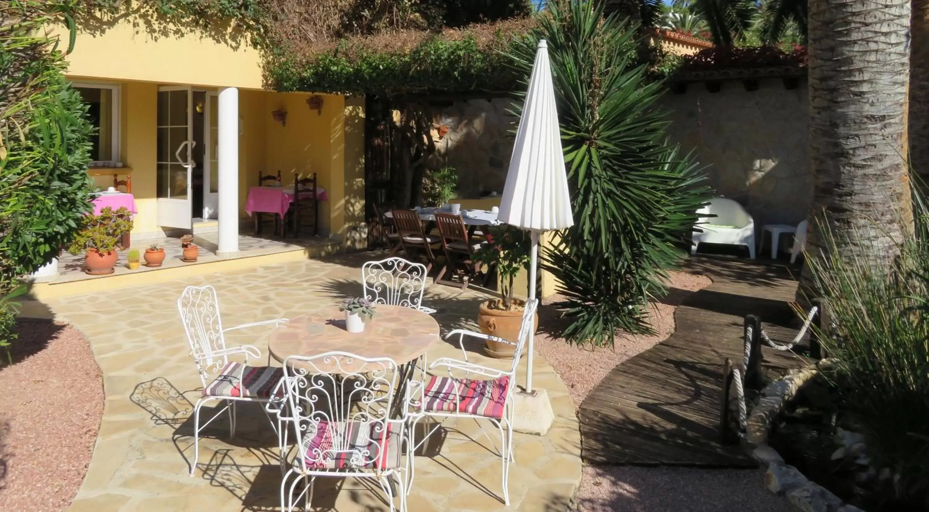 Restaurant/places to eat, Patio/Outdoor Area in Hotel Montemar