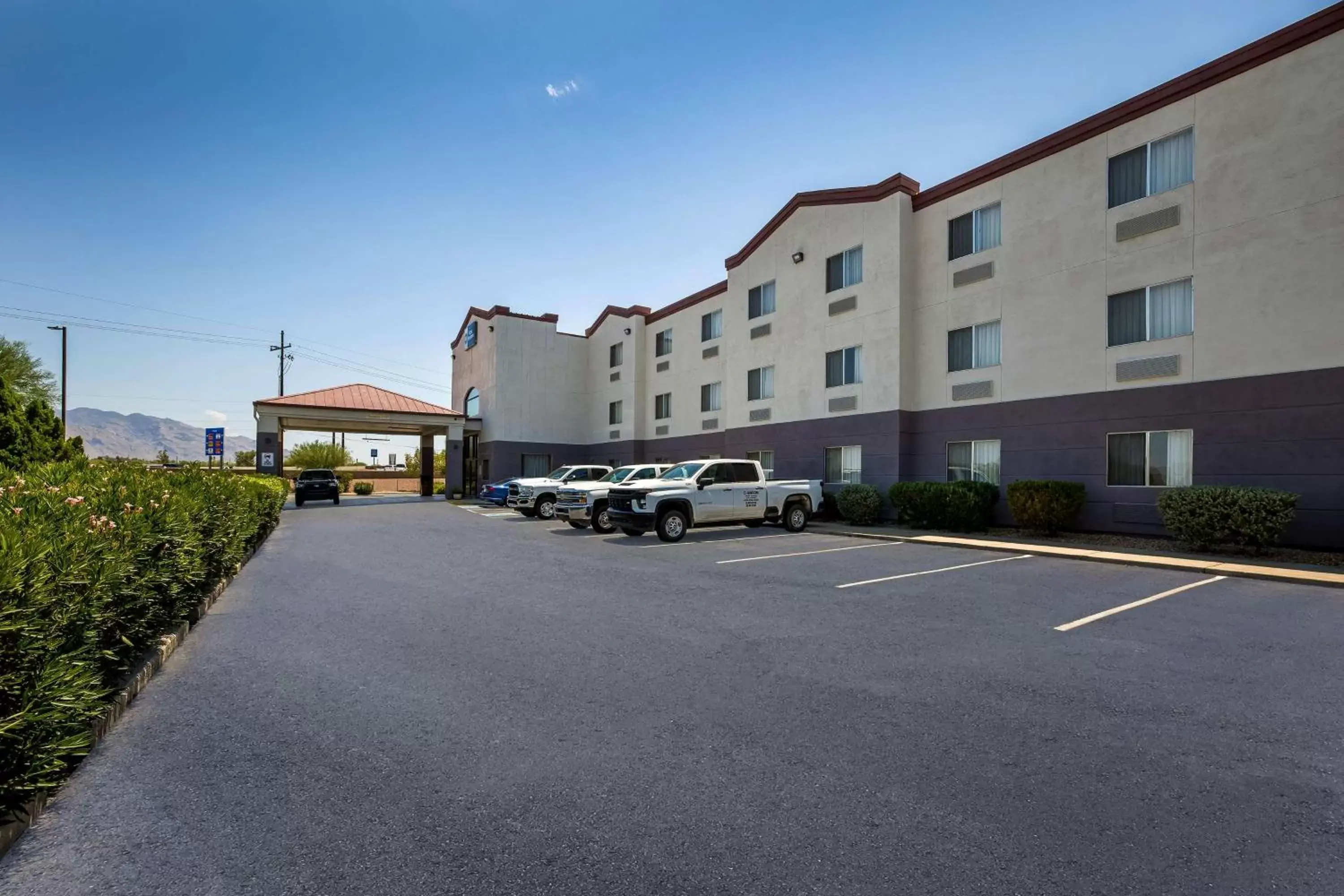 Property building in Best Western Gold Poppy Inn Property building in Best Western Gold Poppy Inn