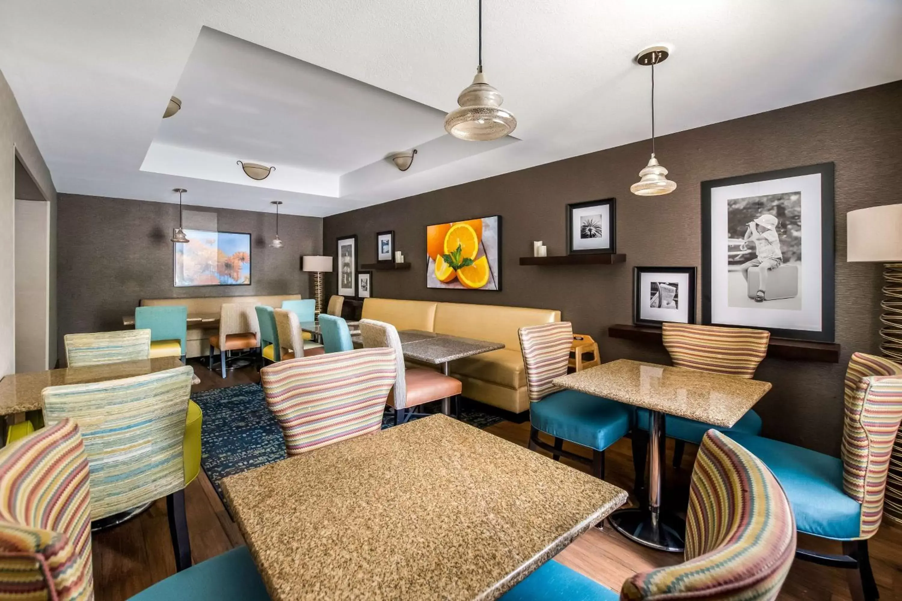 Lobby or reception, Lounge/Bar in Hampton Inn Winter Haven