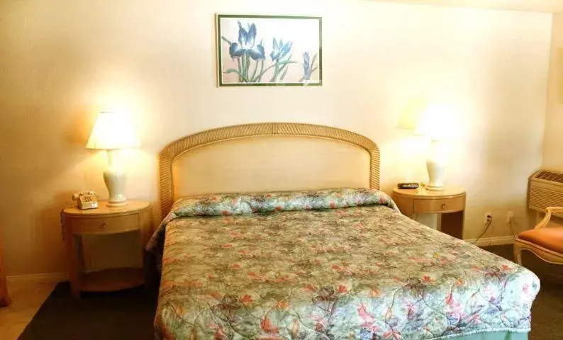 Bed in Solvang Inn & Cottages