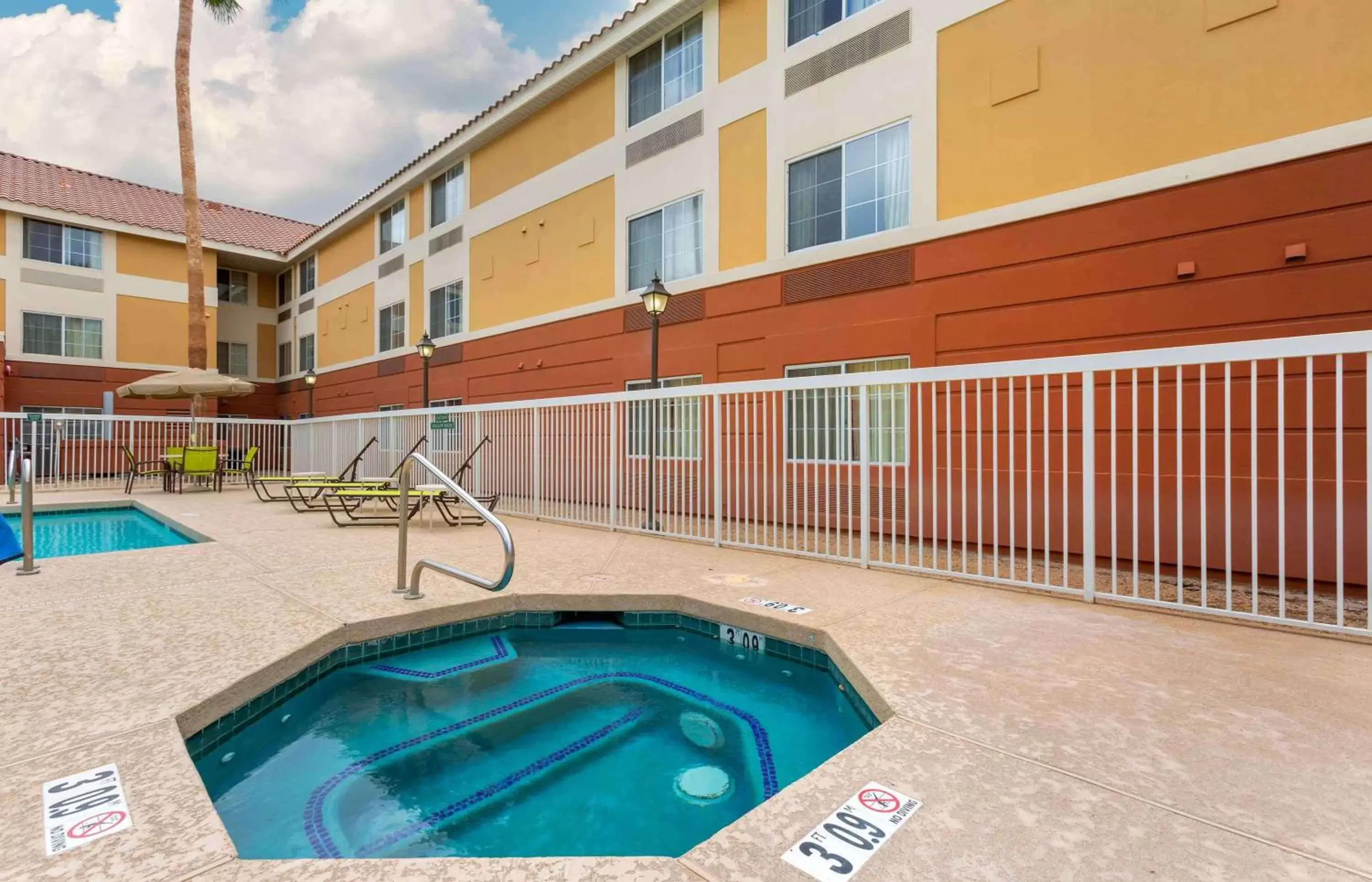 Pool view, Swimming Pool in Extended Stay America Suites - Phoenix - Scottsdale