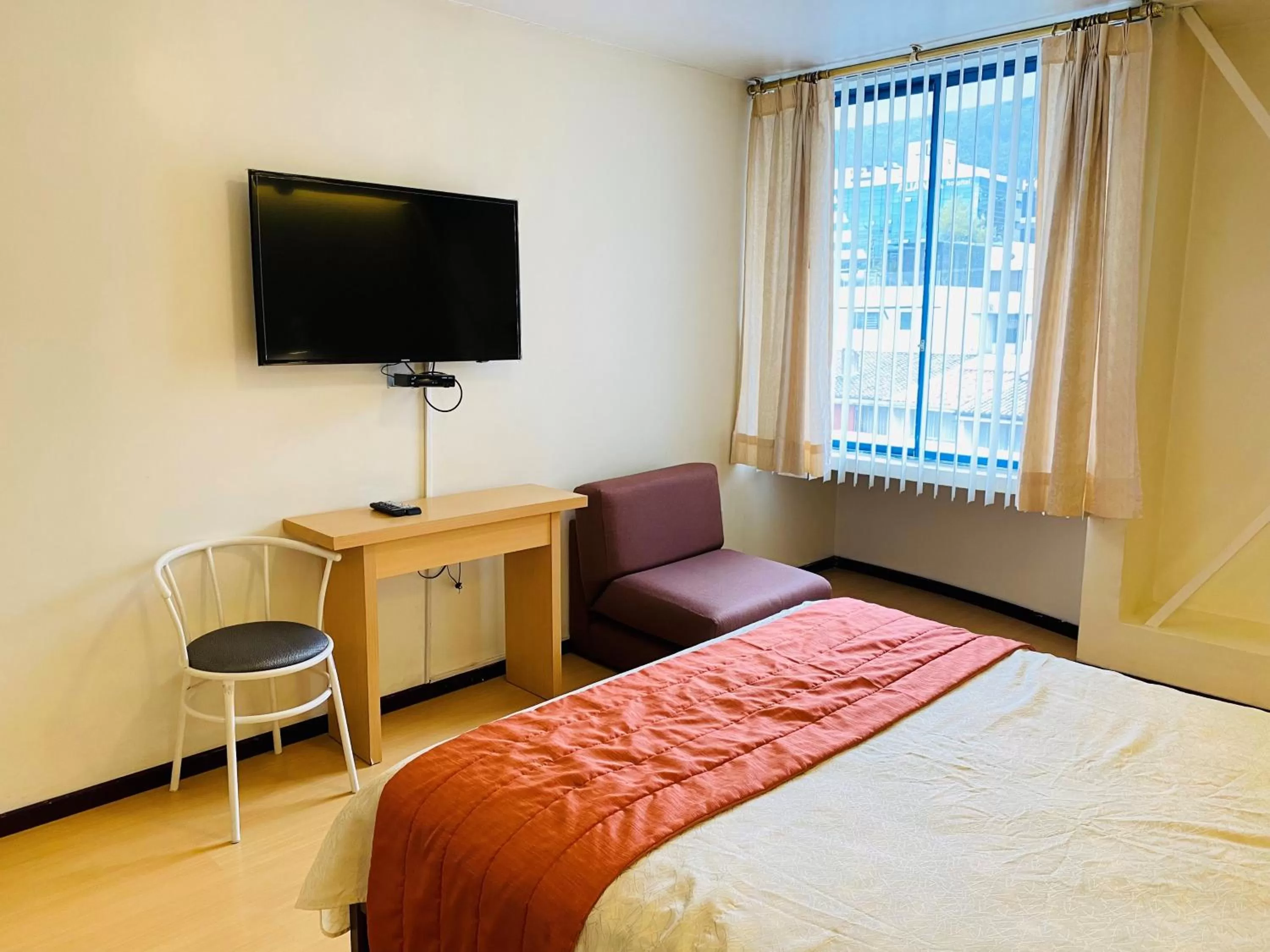 Bedroom, Bed in Suites Metropoli