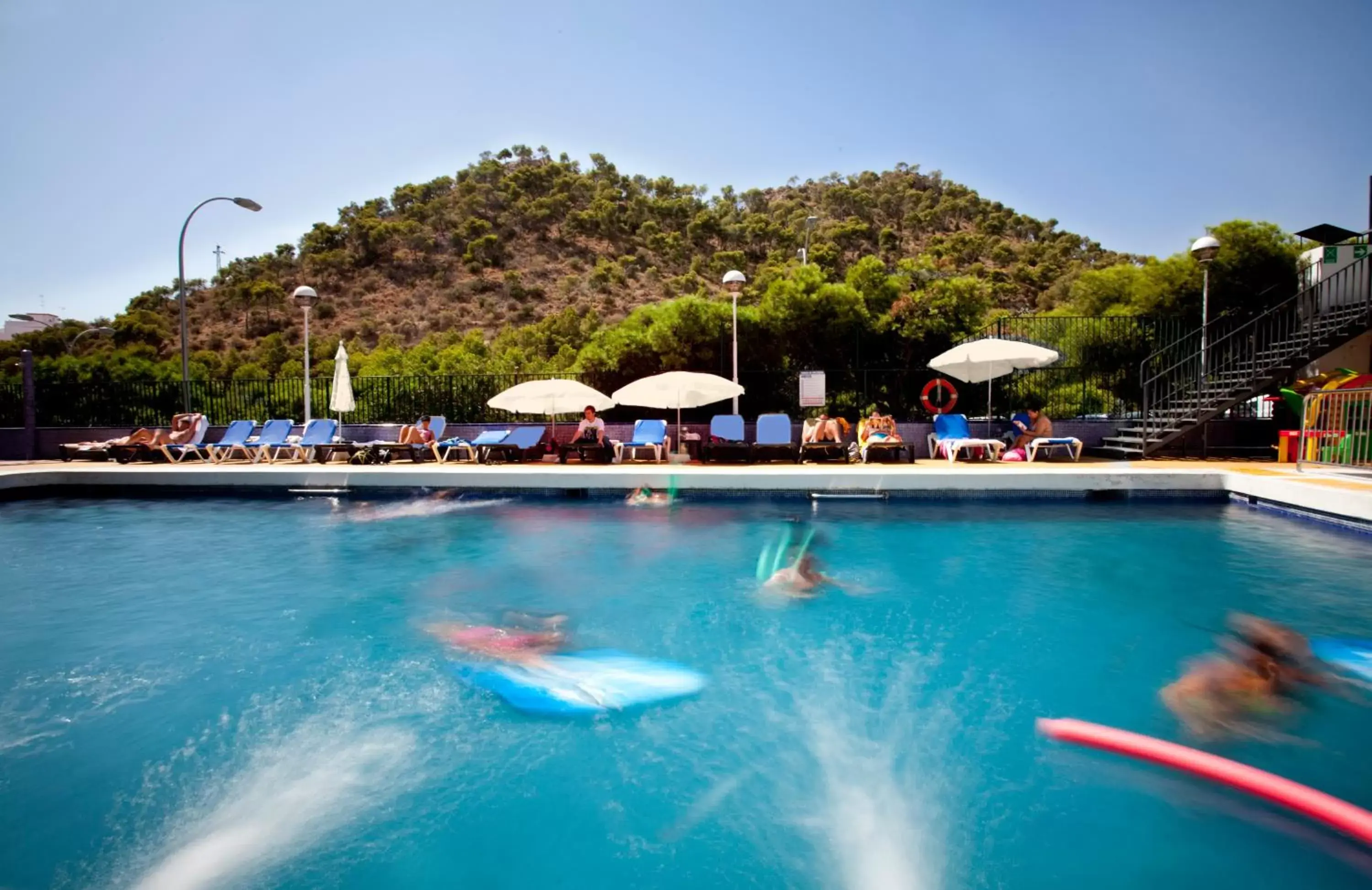 Swimming Pool in Hotel Maya Alicante