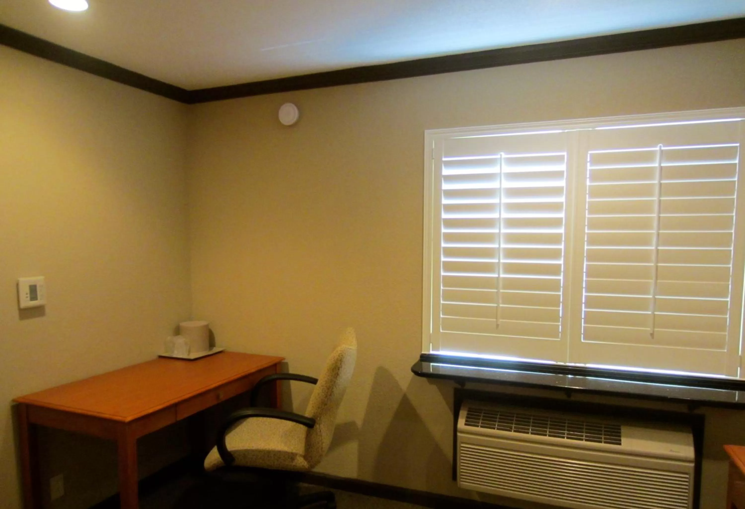 Decorative detail in Deluxe Inn Redwood City