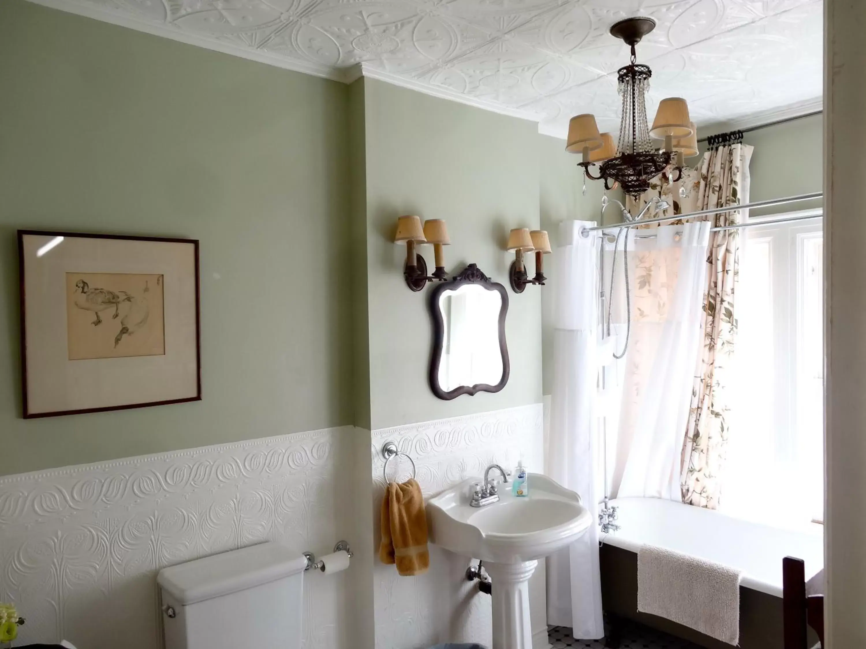 Bathroom in The Captain's House heritage bed & breakfast