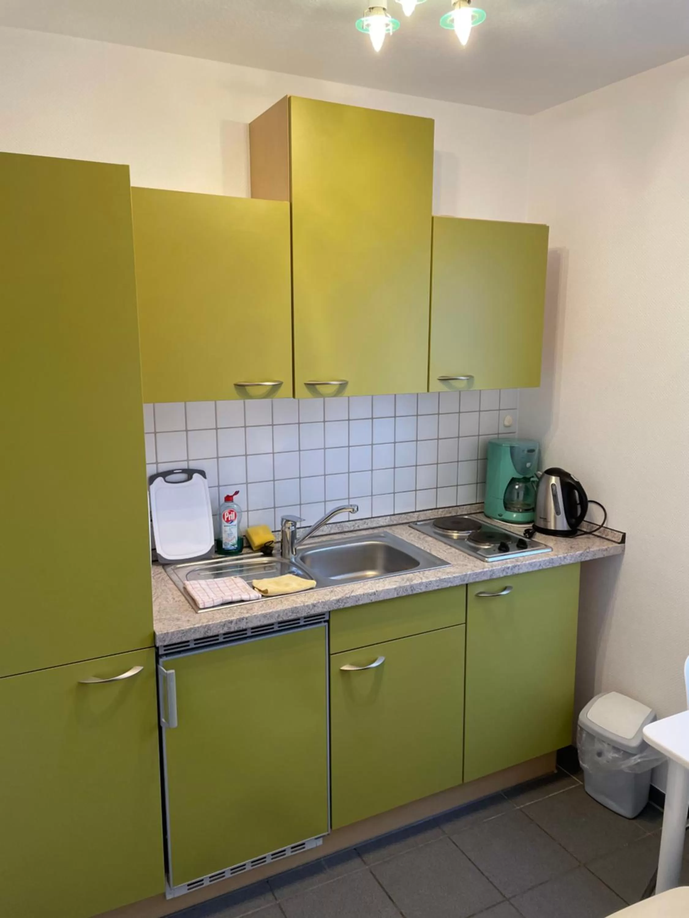 Communal kitchen in Gästehaus Scharfe Kurve