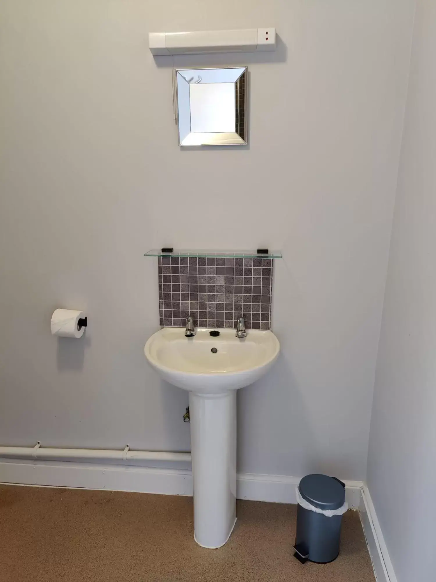 Bathroom in Woolpack Inn